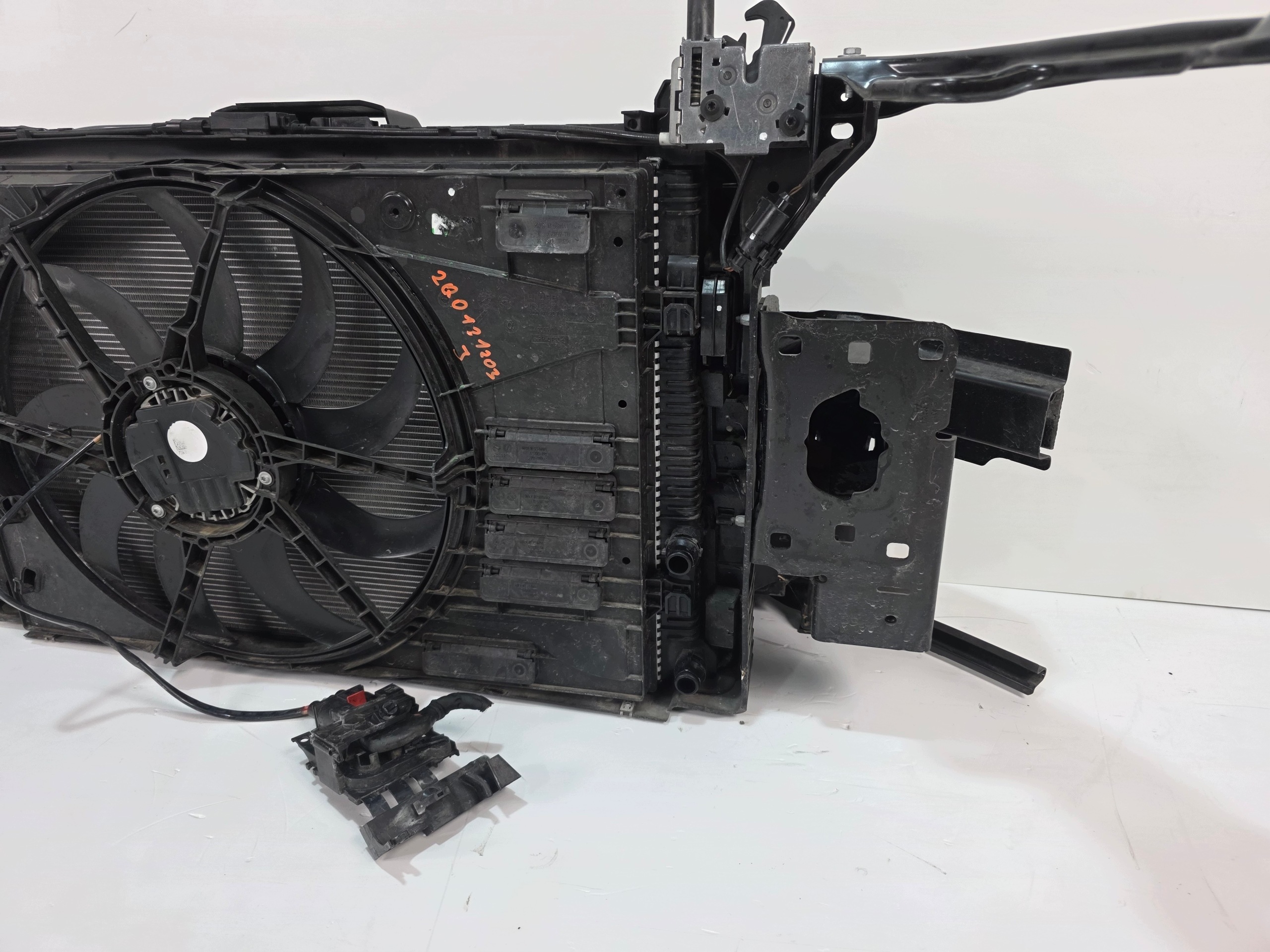 support panel for radiators radiator 2G0 POLO VI LIFT 1.0TSI 2Q0131203J