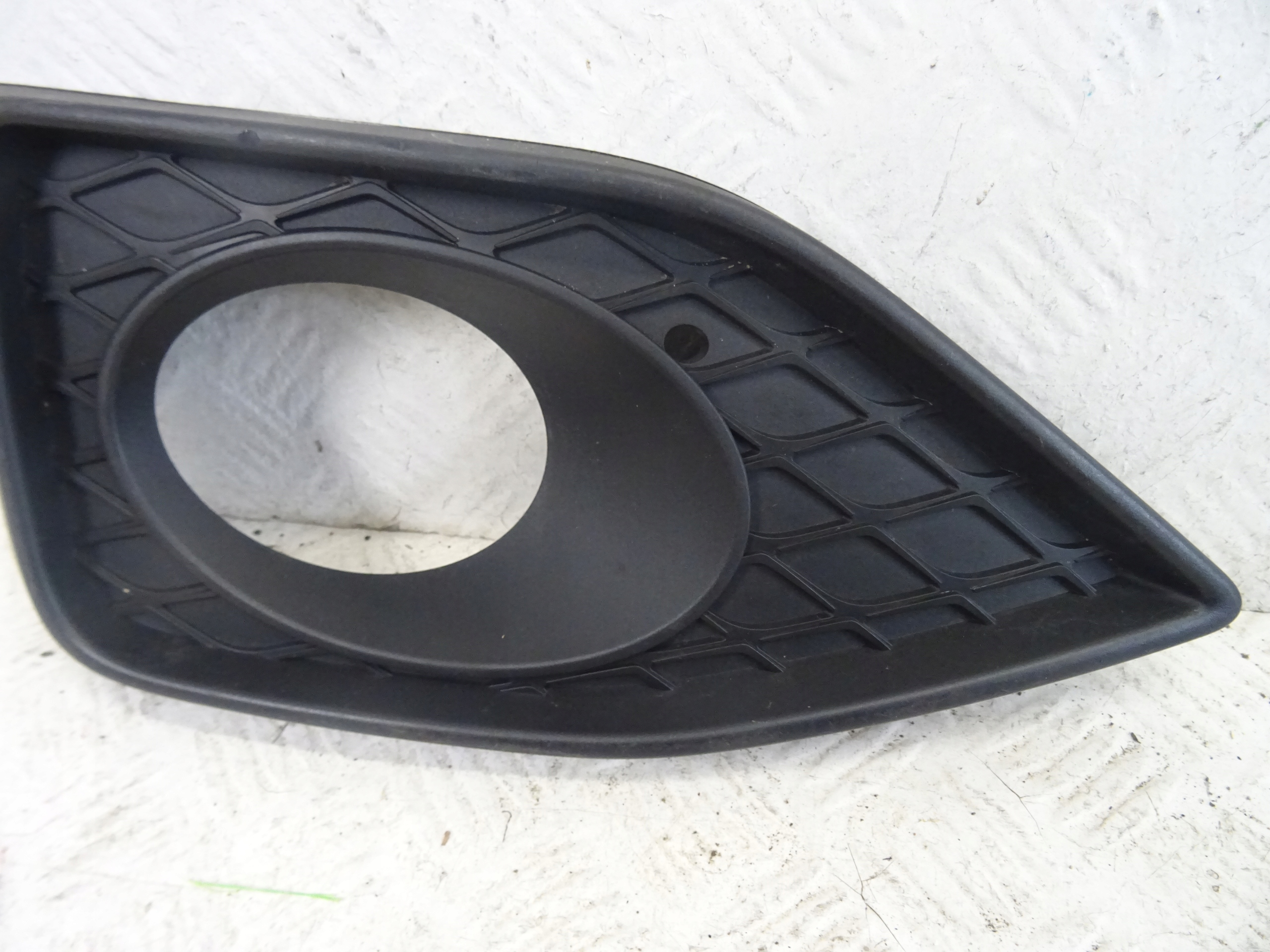 grid of a bumper front front SEAT TARRACO 5FJ853665