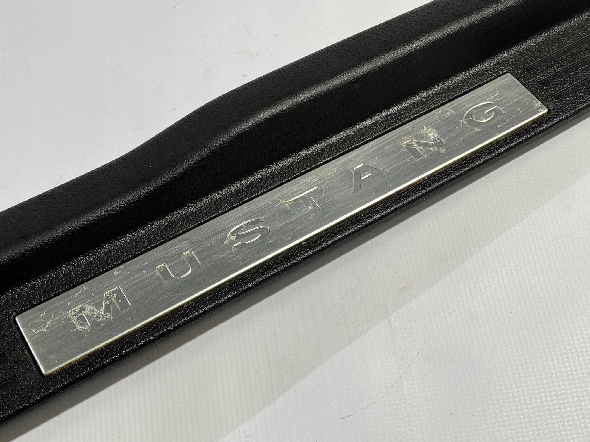 cover moulding of the threshold inner left side Ford Mustang V 2005-2009