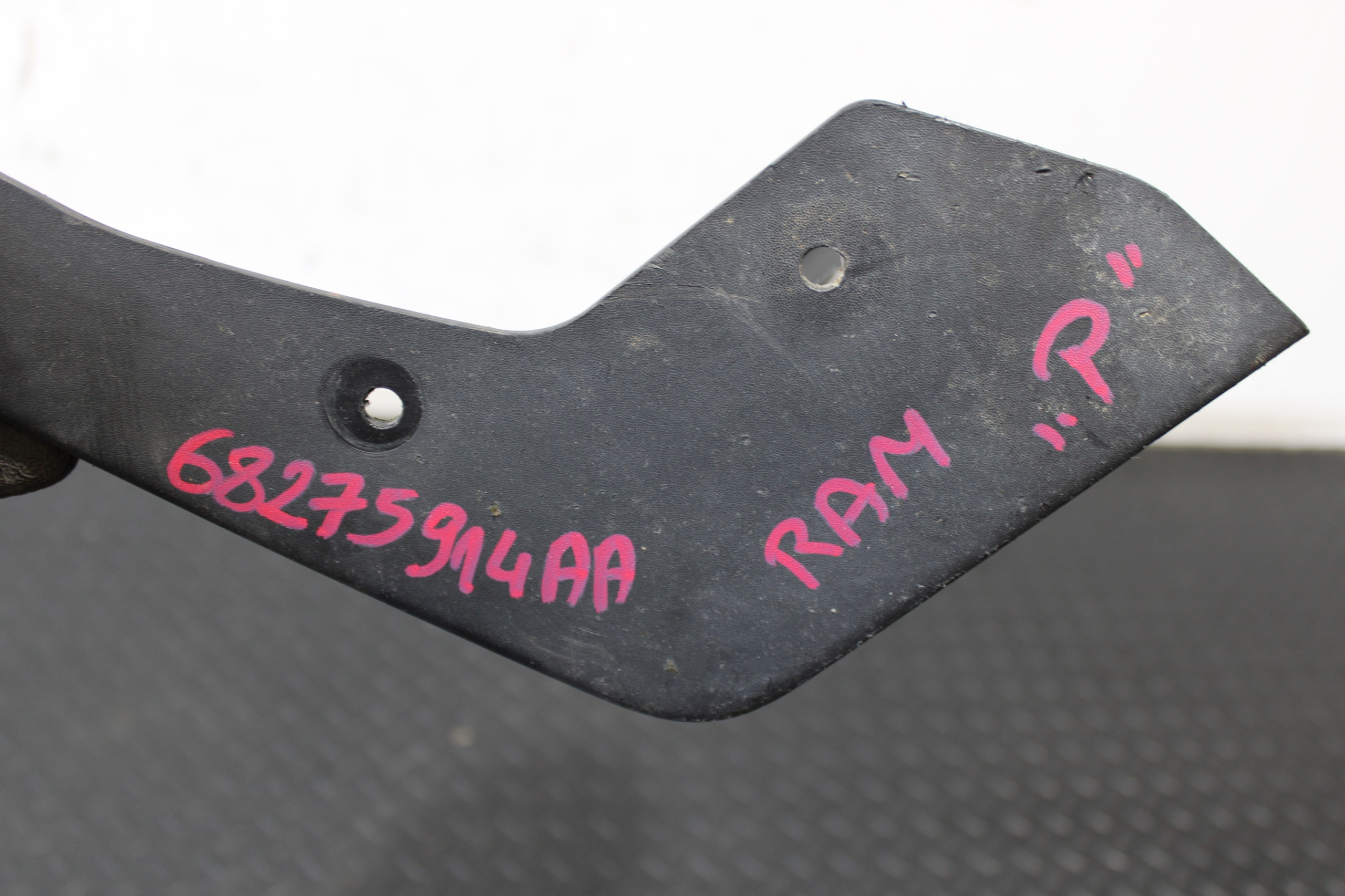 kryt obal lišta NADKOLA pravá DODGE RAM V 5 68275914AA