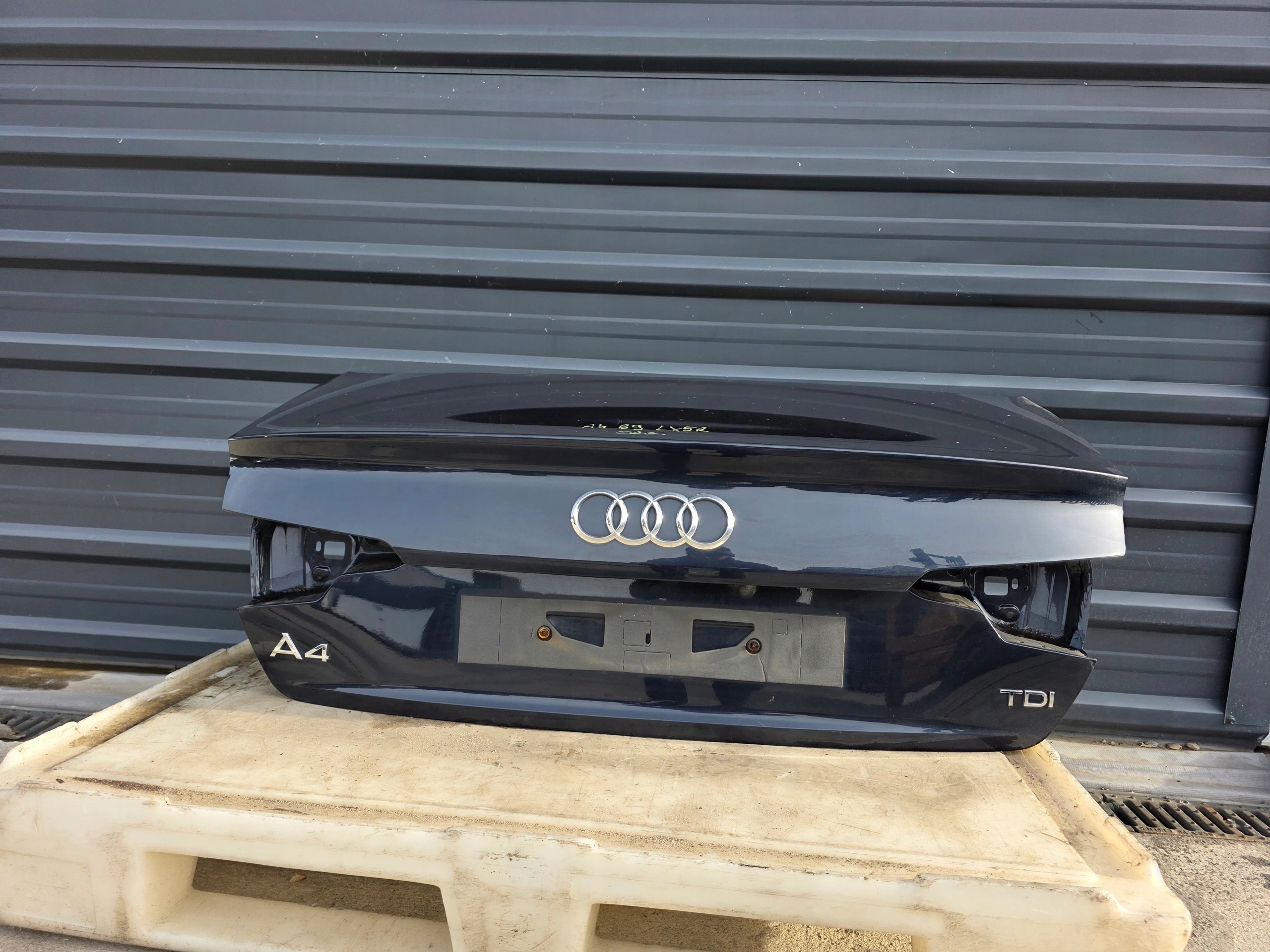 boot doors rear part AUDI A4 B9 sedan 2016-2019 LX5R original !!!