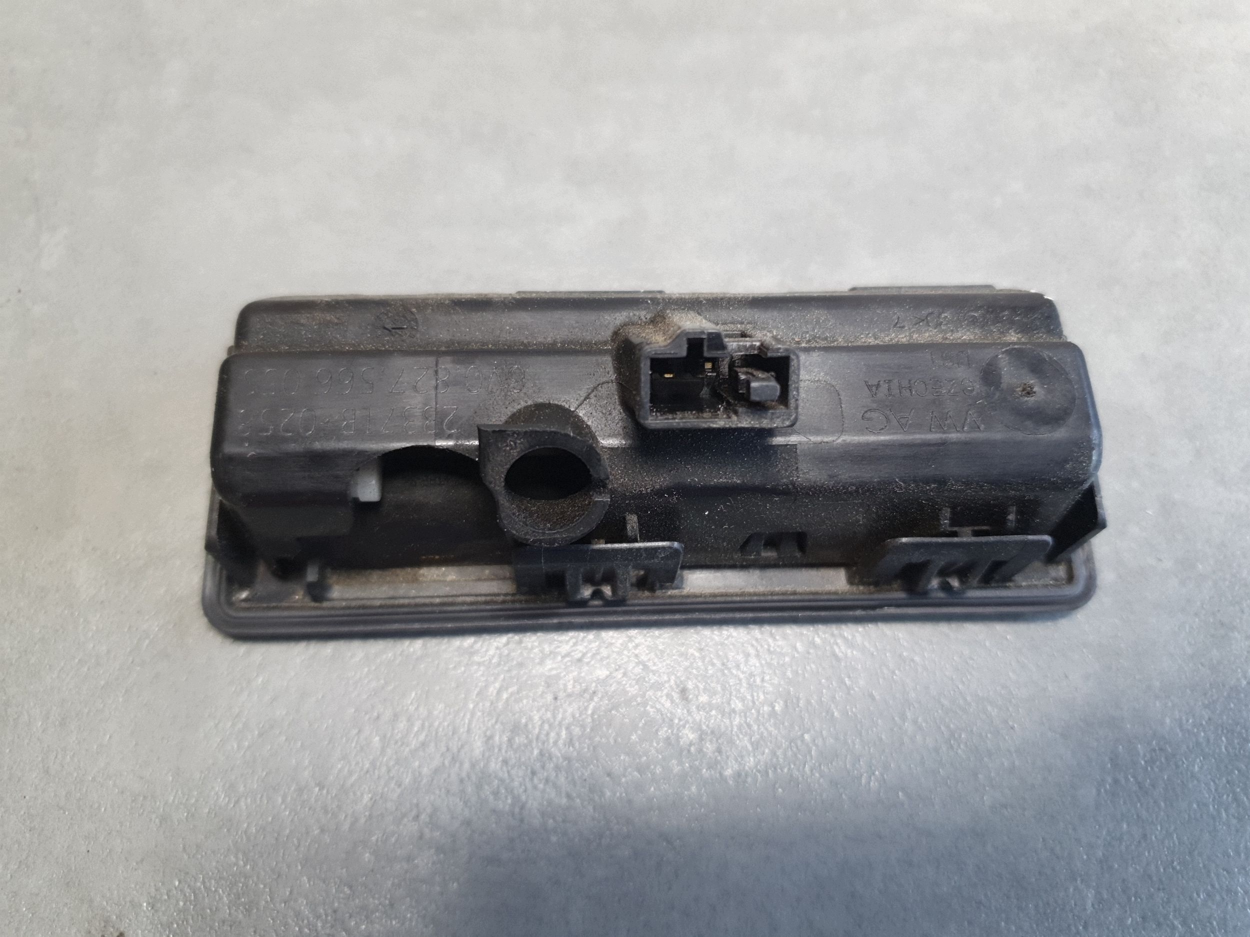 Audi SQ6 e-tron poignée du capot coffre 6V0827566