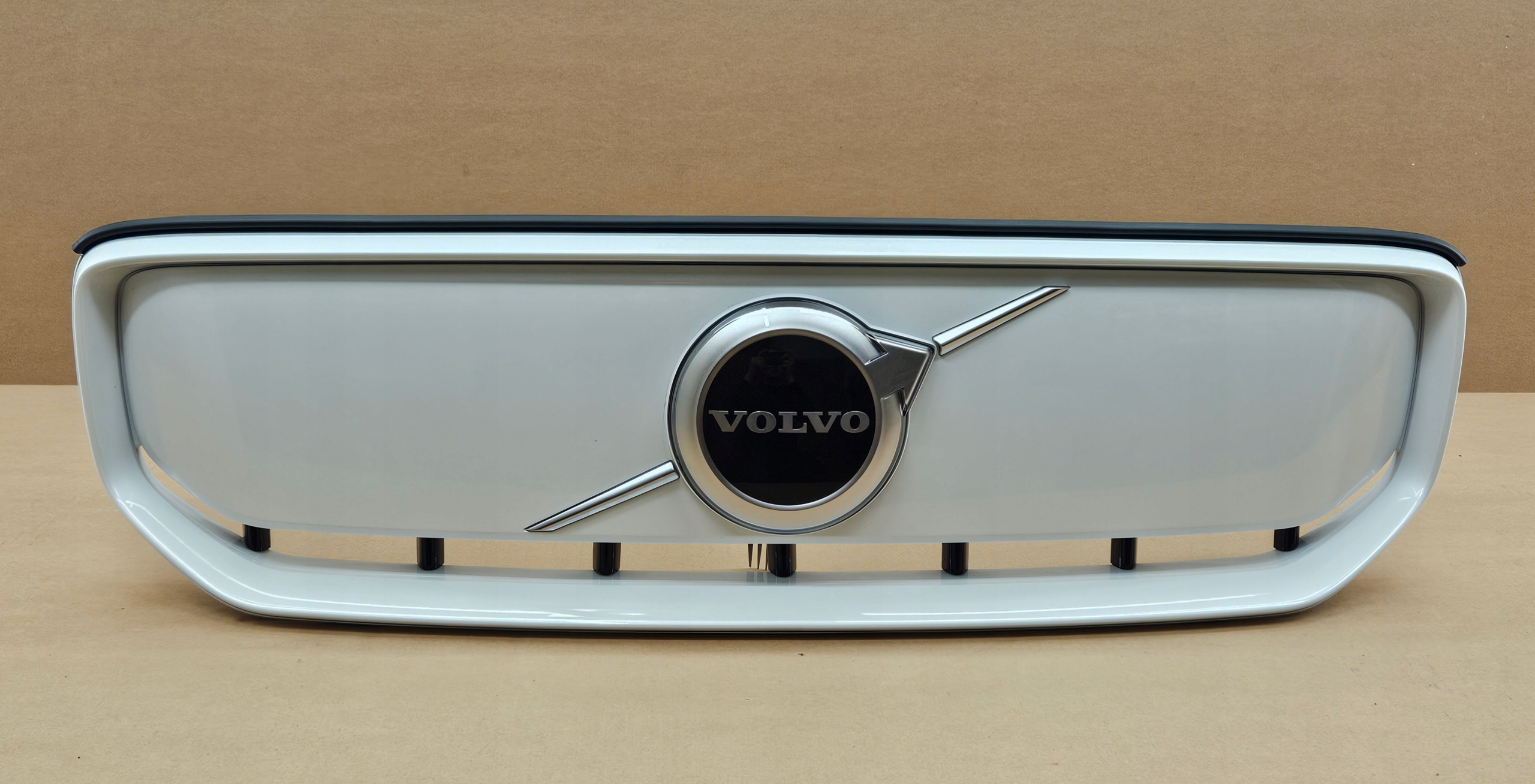 GRILL ATRAPA VOLVO XC40 EV400 RECHARGE RADAR 2020-2022 KOLOR 707