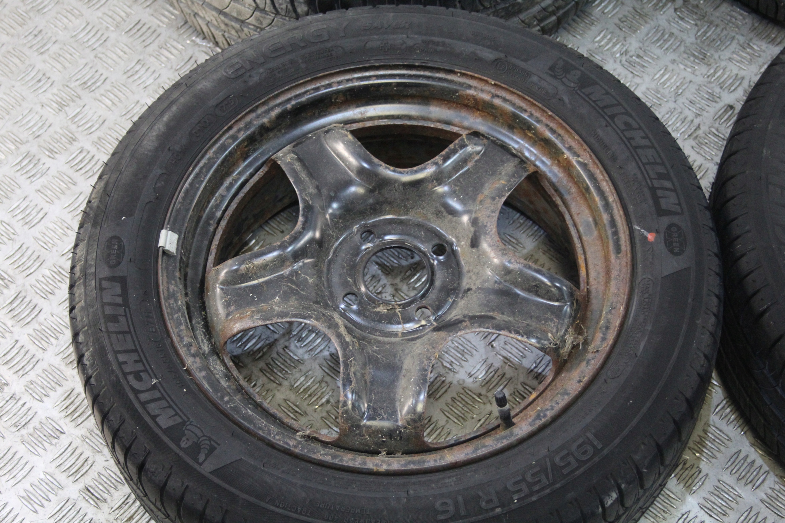 wheels discs tyres 195/55 R16 RENAULT CLIO IV