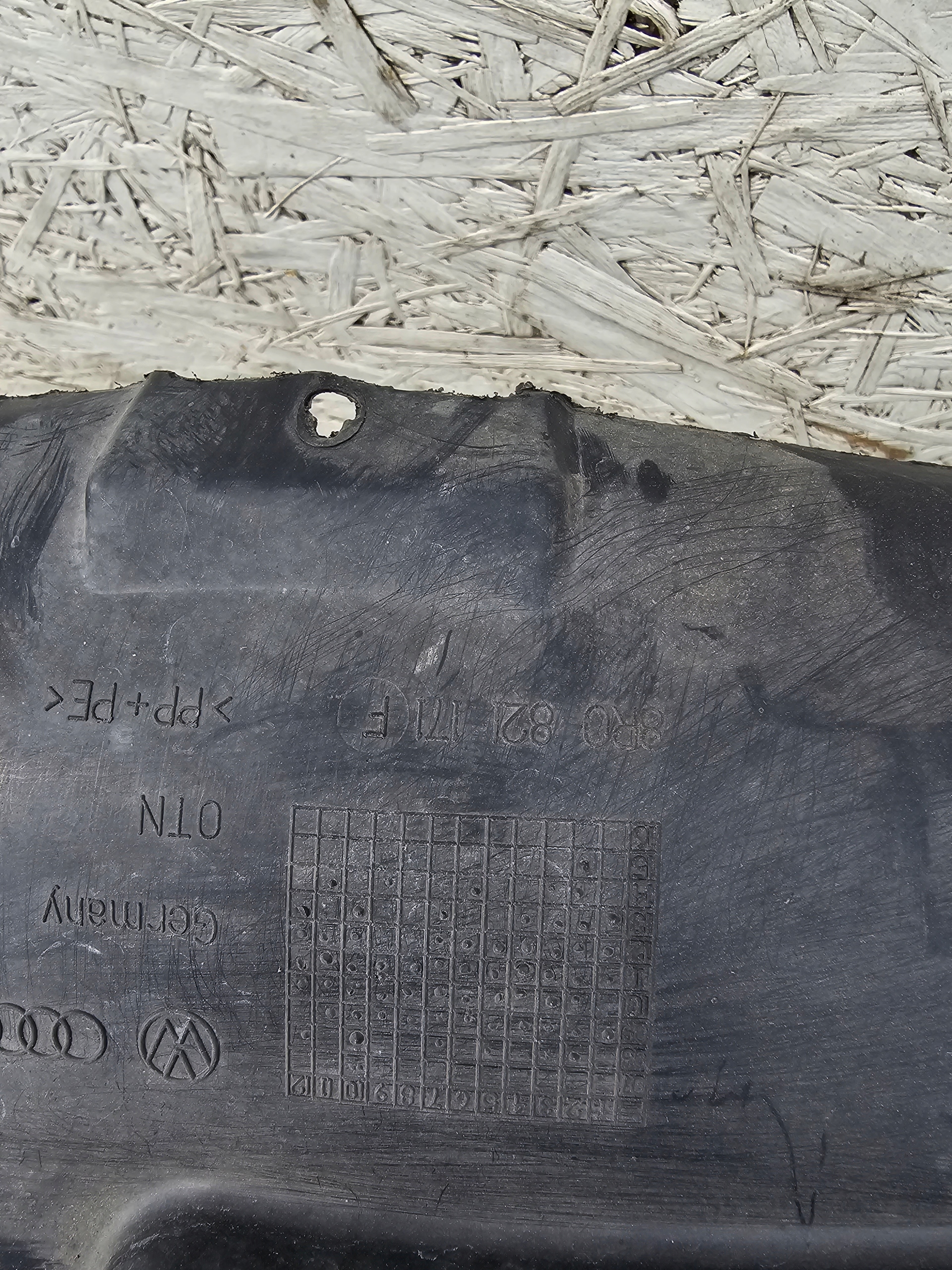 Q5 8R NADKOLE LEWE PRZEDNIE 8R0821171F Typ samochodu Samochody osobowe