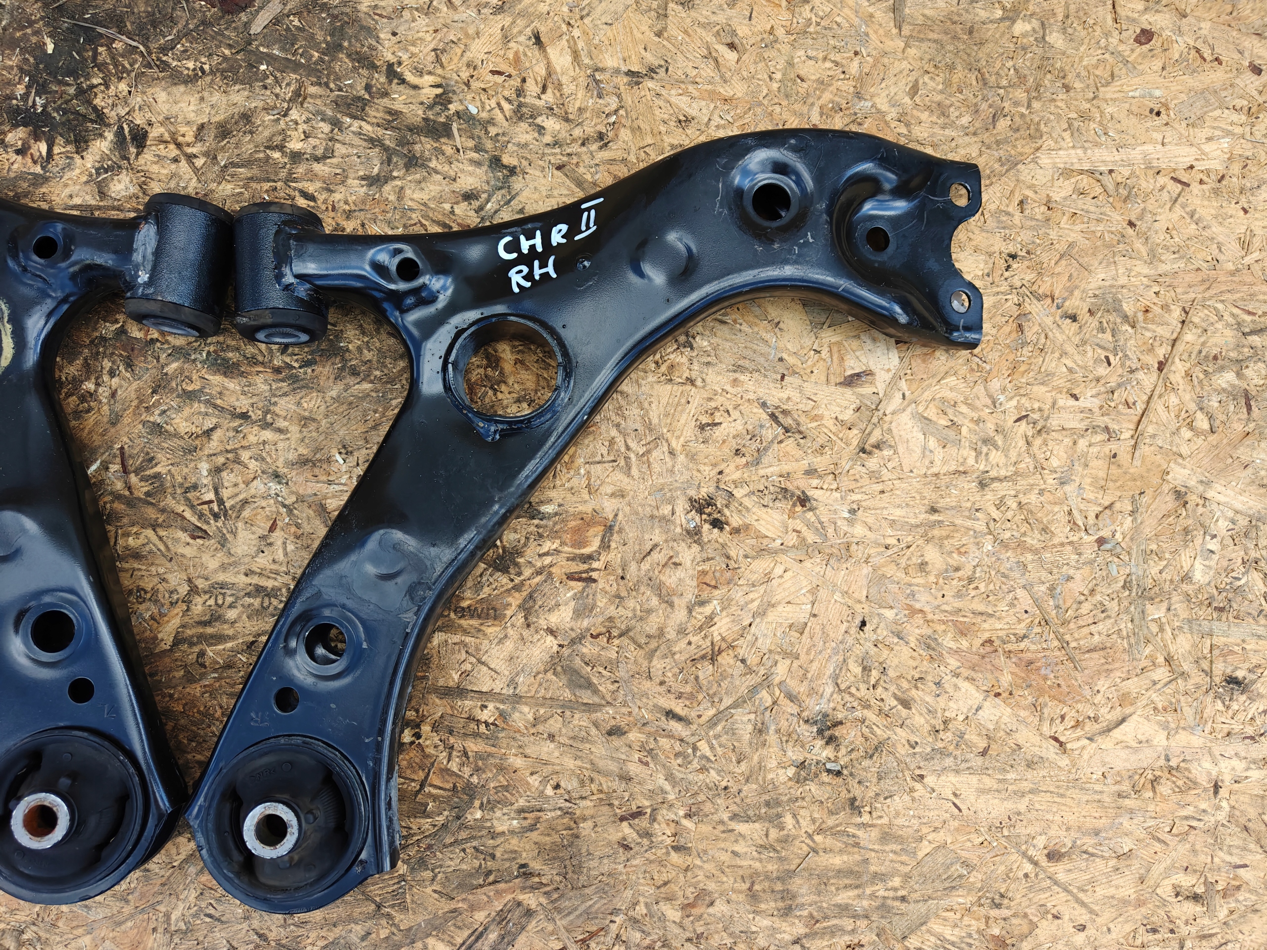 arm left front front TOYOTA C-HR II 2 CHR II 2 X2 HYBRID original !!!