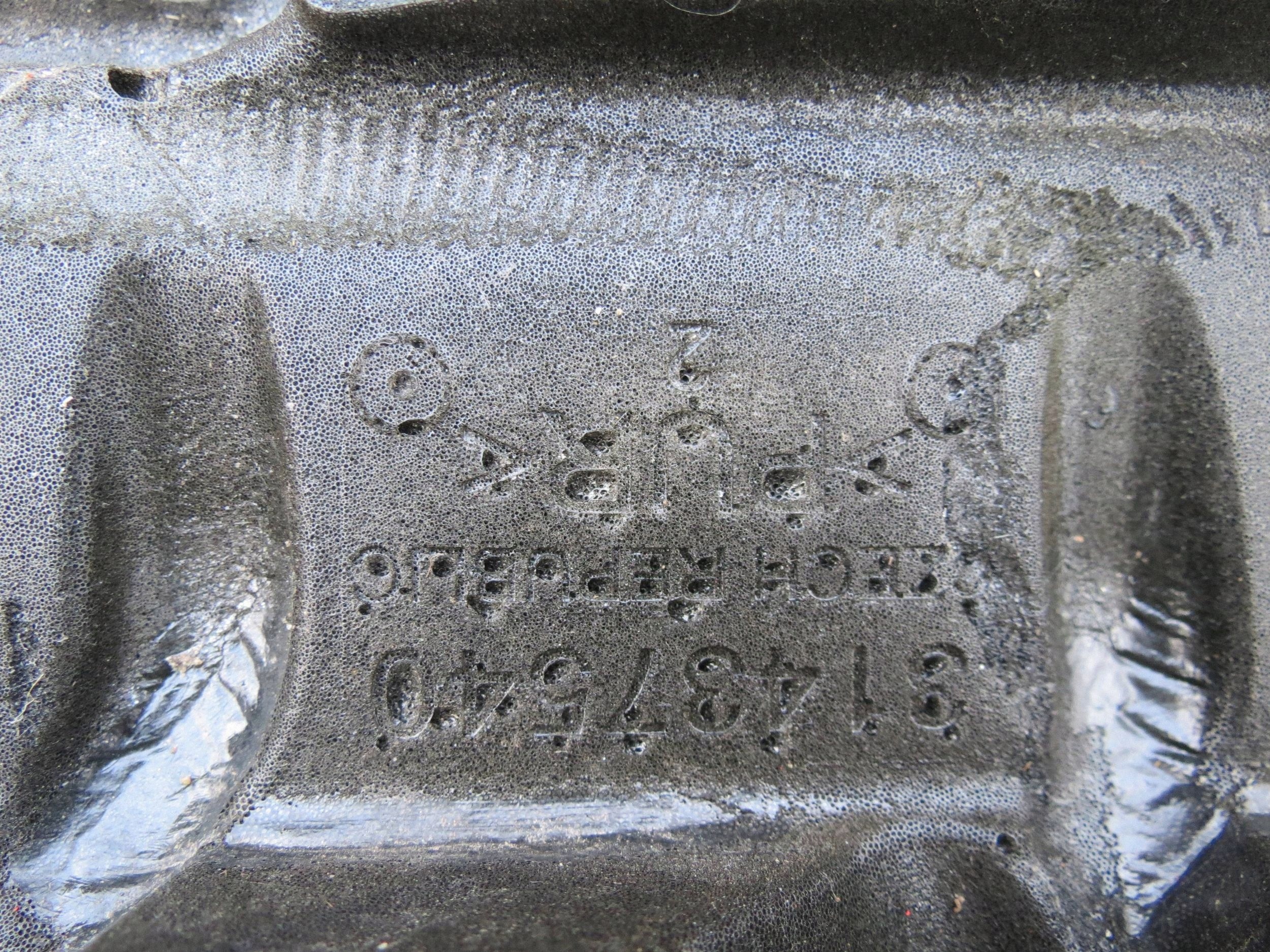 cover upper of the engine VOLVO V60 31437540