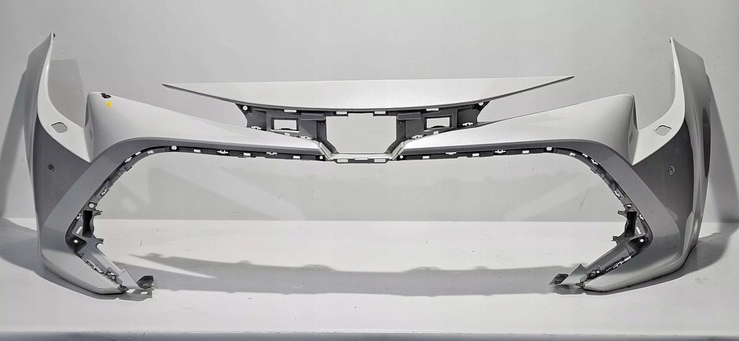 front bumper TOYOTA COROLLA E21 GR 20- KOMBI HB