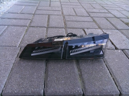 PEUGEOT 308 III T10 GT LAMPA PRAWA TYŁ W KLAPĘ