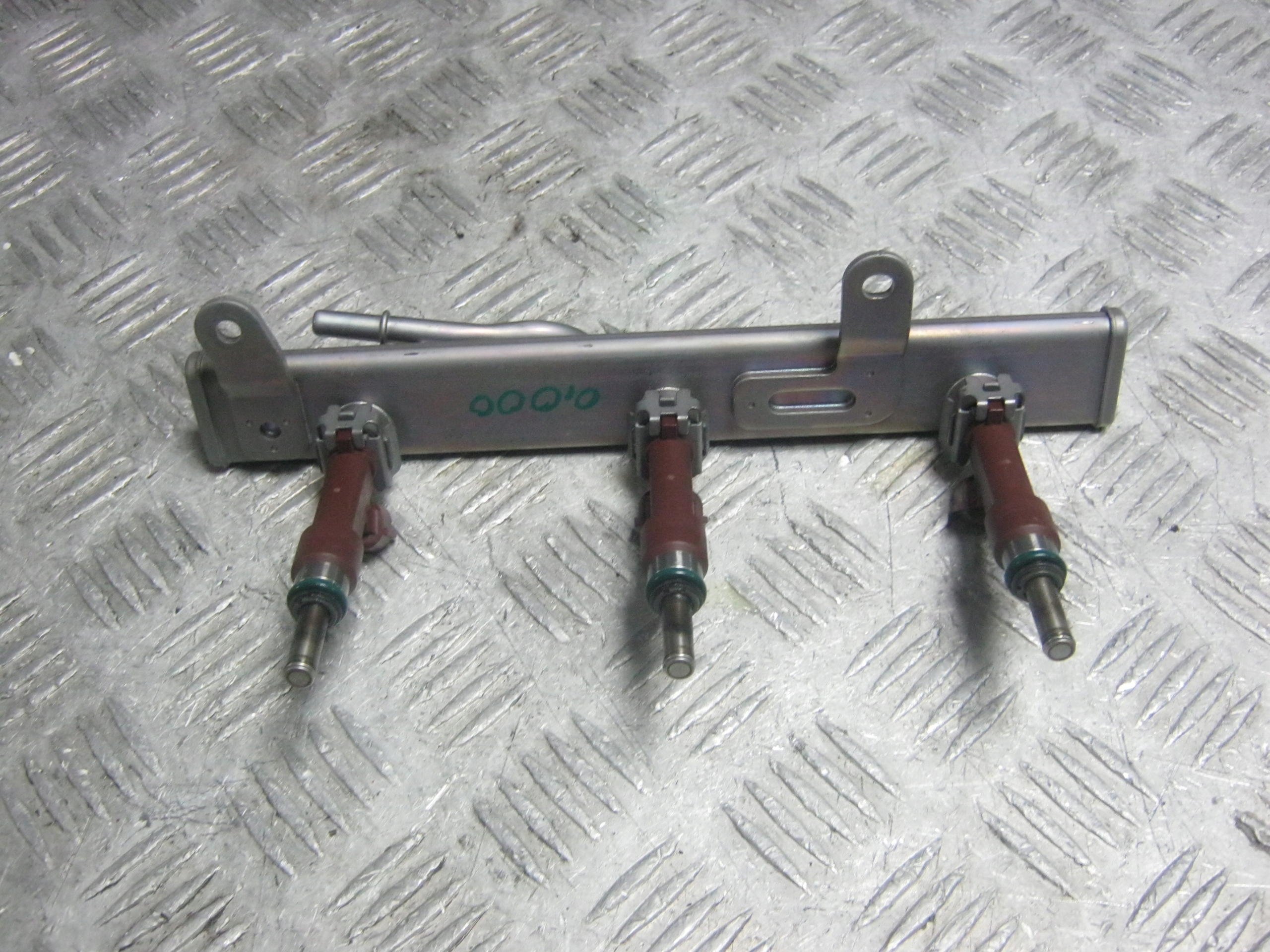 RAMPE INJECTION INJECTEURS NISSAN MICRA K14 1.0DIG-T
