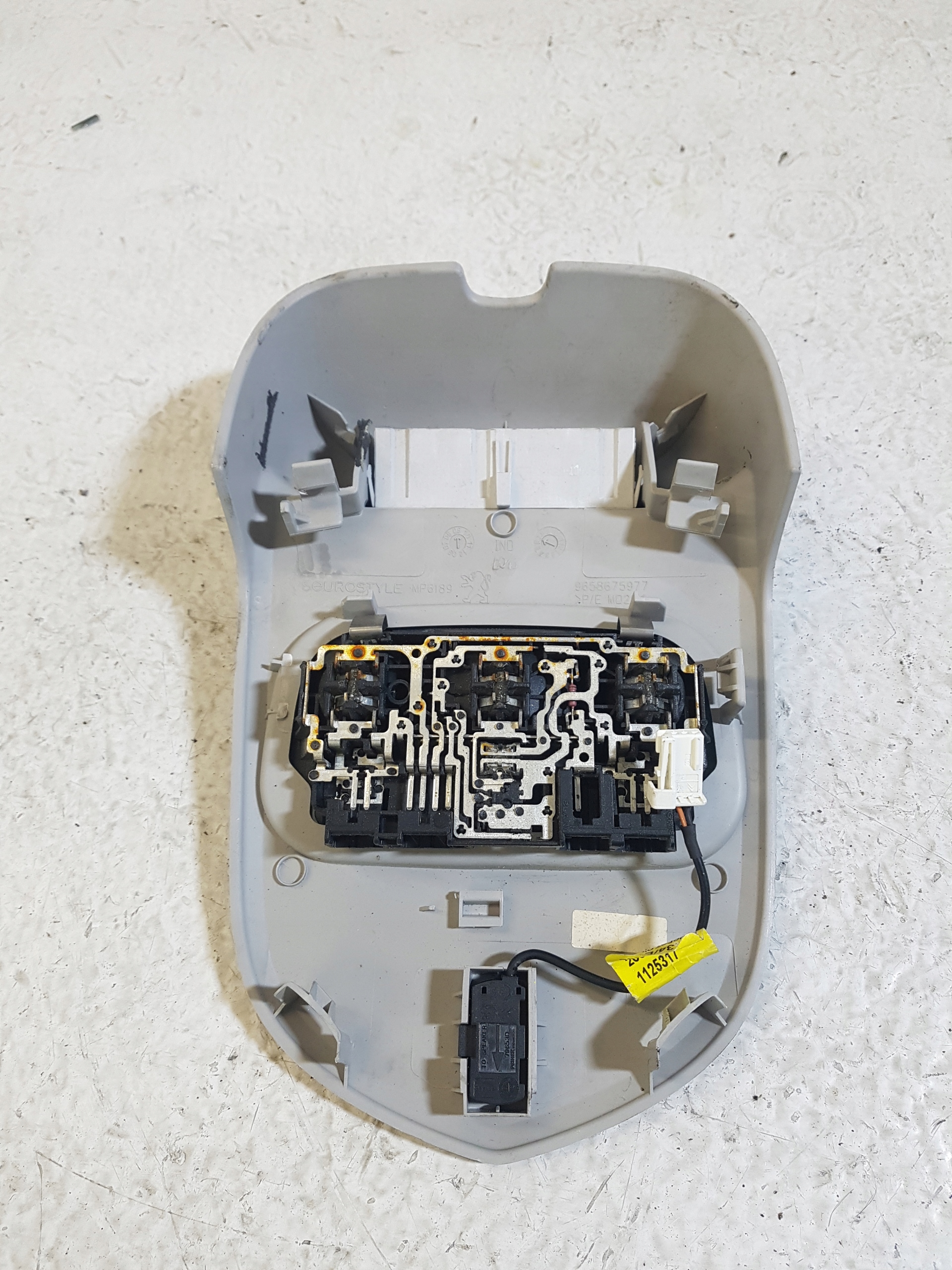 OSWIETLENIE cabs front PEUGEOT 3008 9658675977