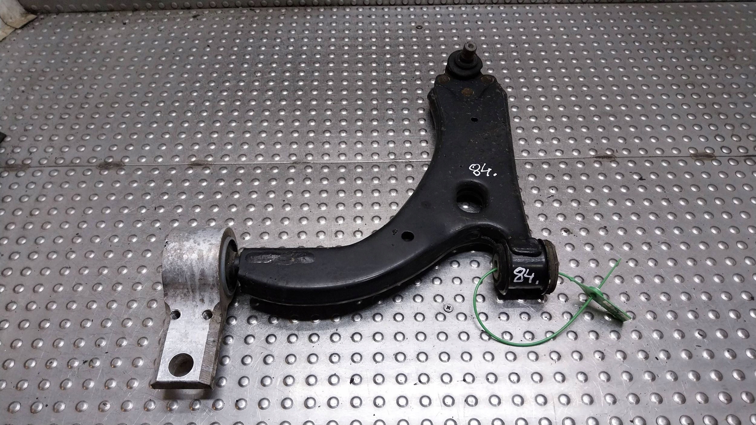 arm left front 2S61-3051-DA FORD FIESTA FUSION MK6