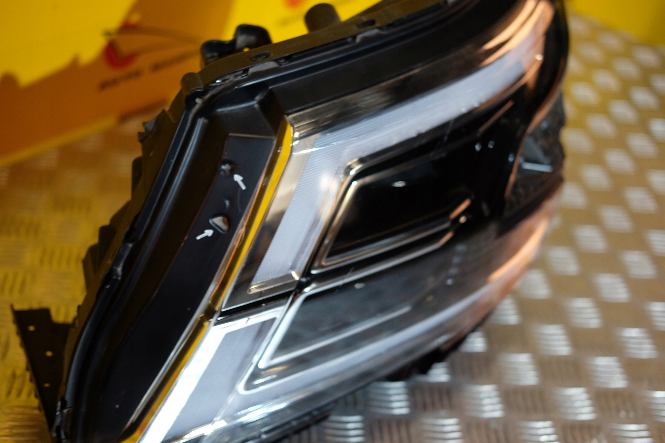 NISSAN PATROL Y62 ARMADA 2019- REFLEKTOR LAMPA LED Producent części Nissan OE