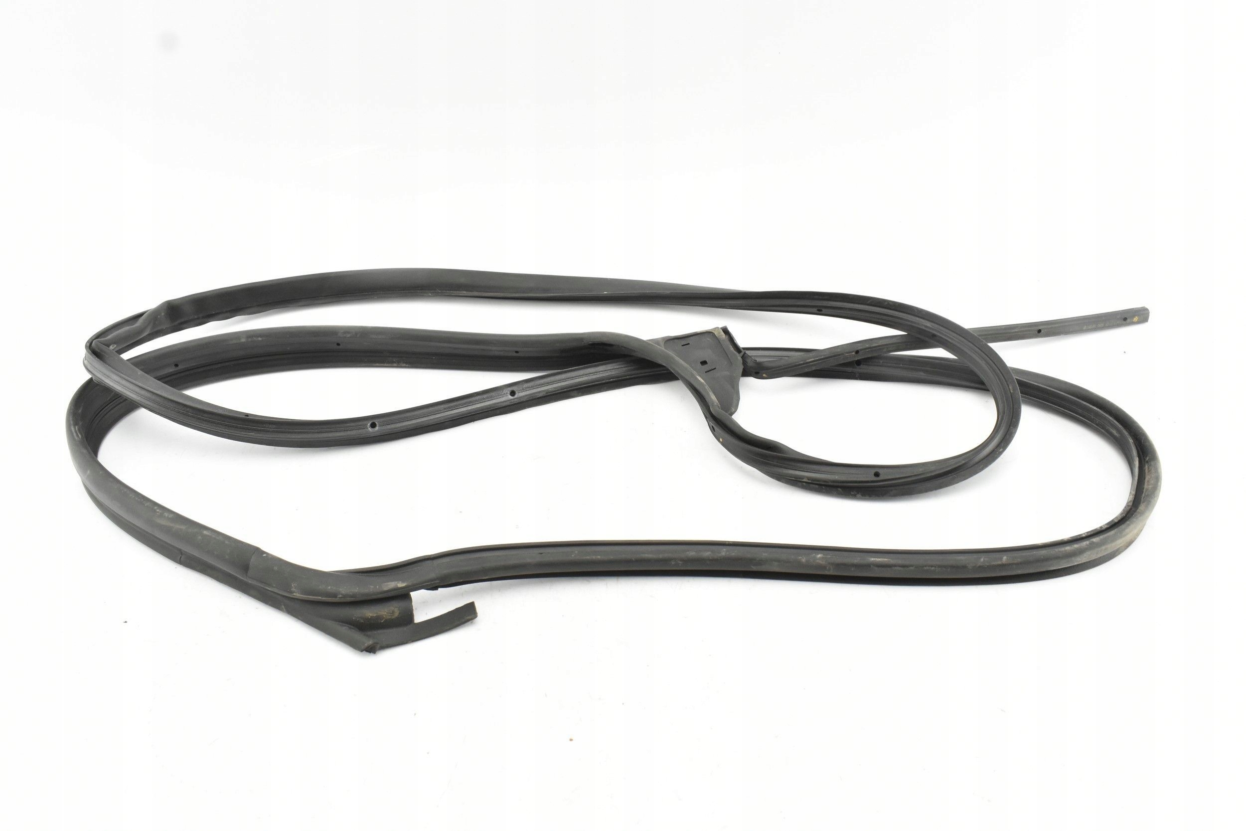 Уплотнение двери задняя левая 828316PA0A JUKE II F16