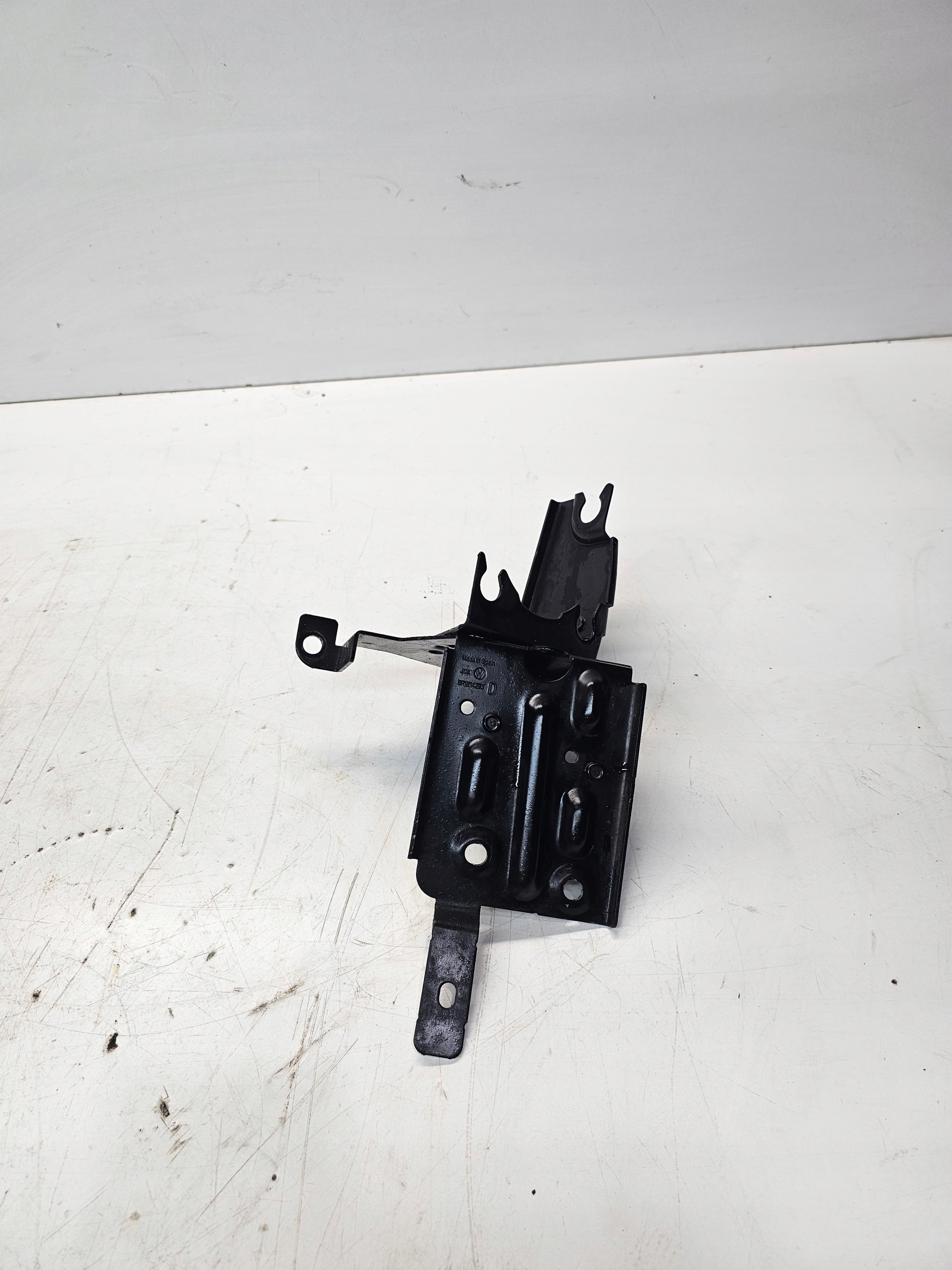 Support plaque POMPY ABS ESP AUDI A1 8X VW SEAT 6R1614235D