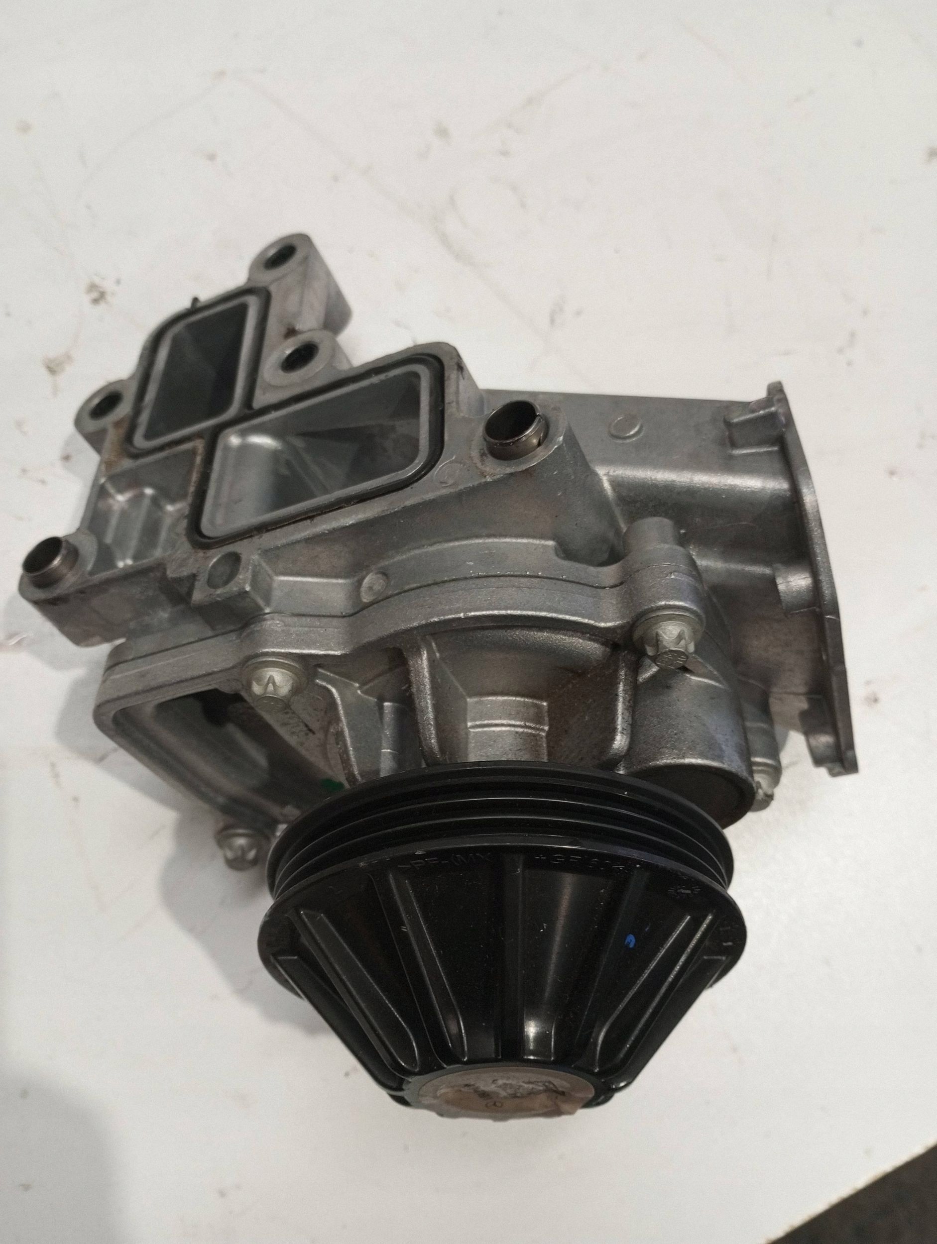 water pump MERCEDES C KLASA W206 2,0D A6542000600
