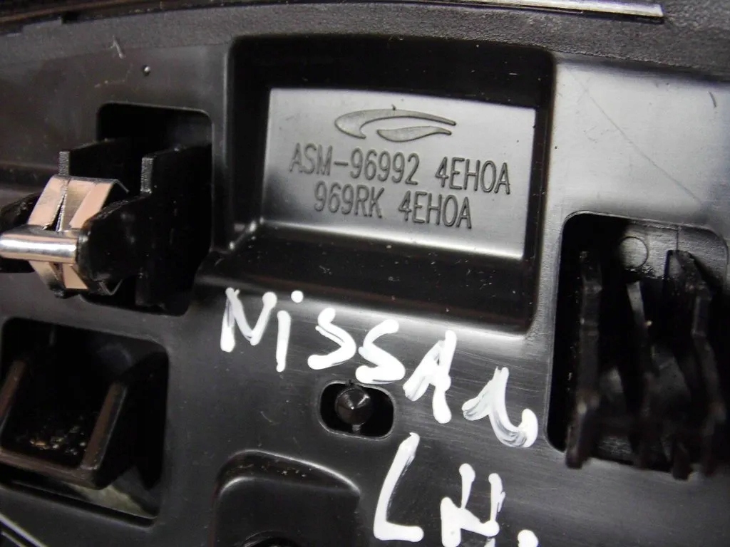 Nissan Qashqai II J11 2019 cap side tunelu