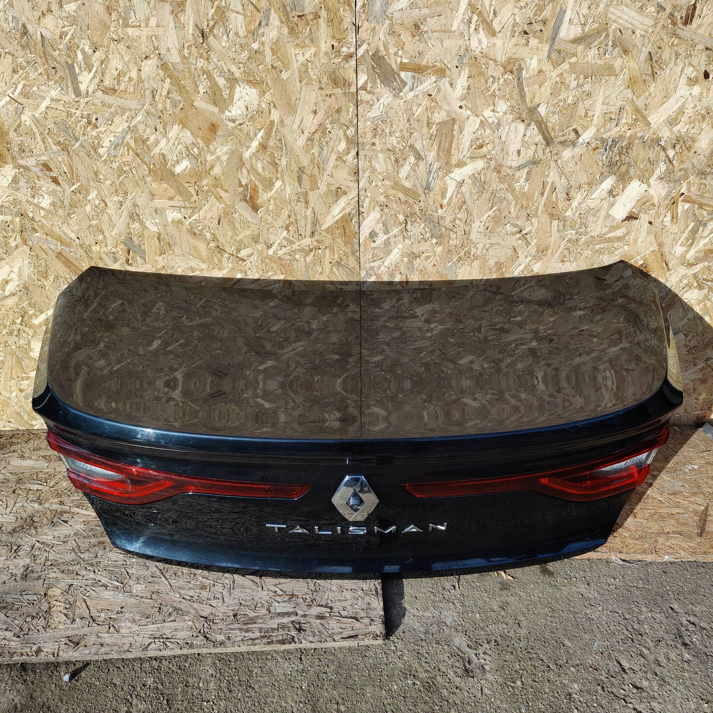 trunk door boot rear part Renault Talisman sedan kamera