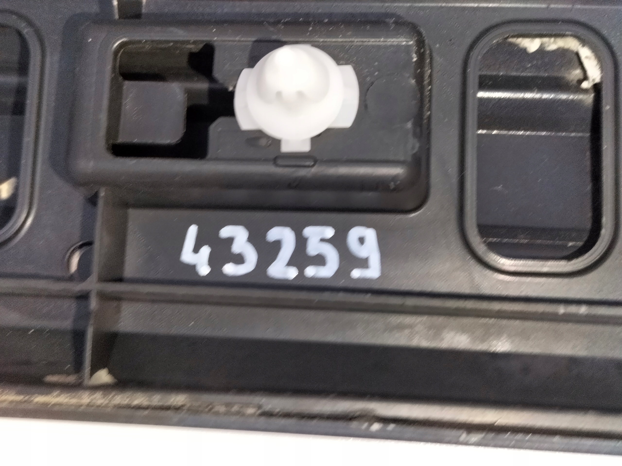 moulding cap door front left VW ARTEON 17