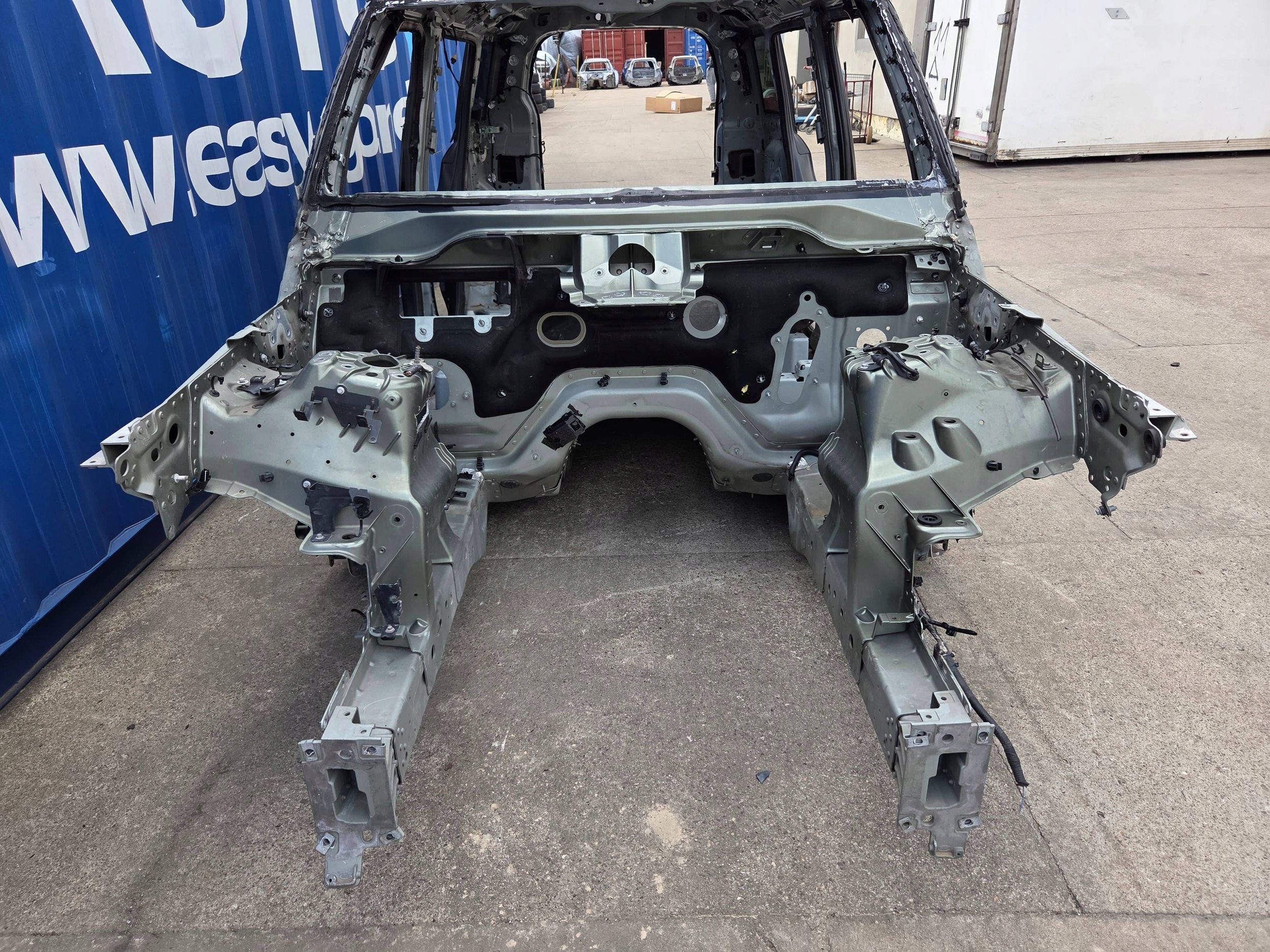 Land Rover Defender L663 četvrtina prednja lijeva