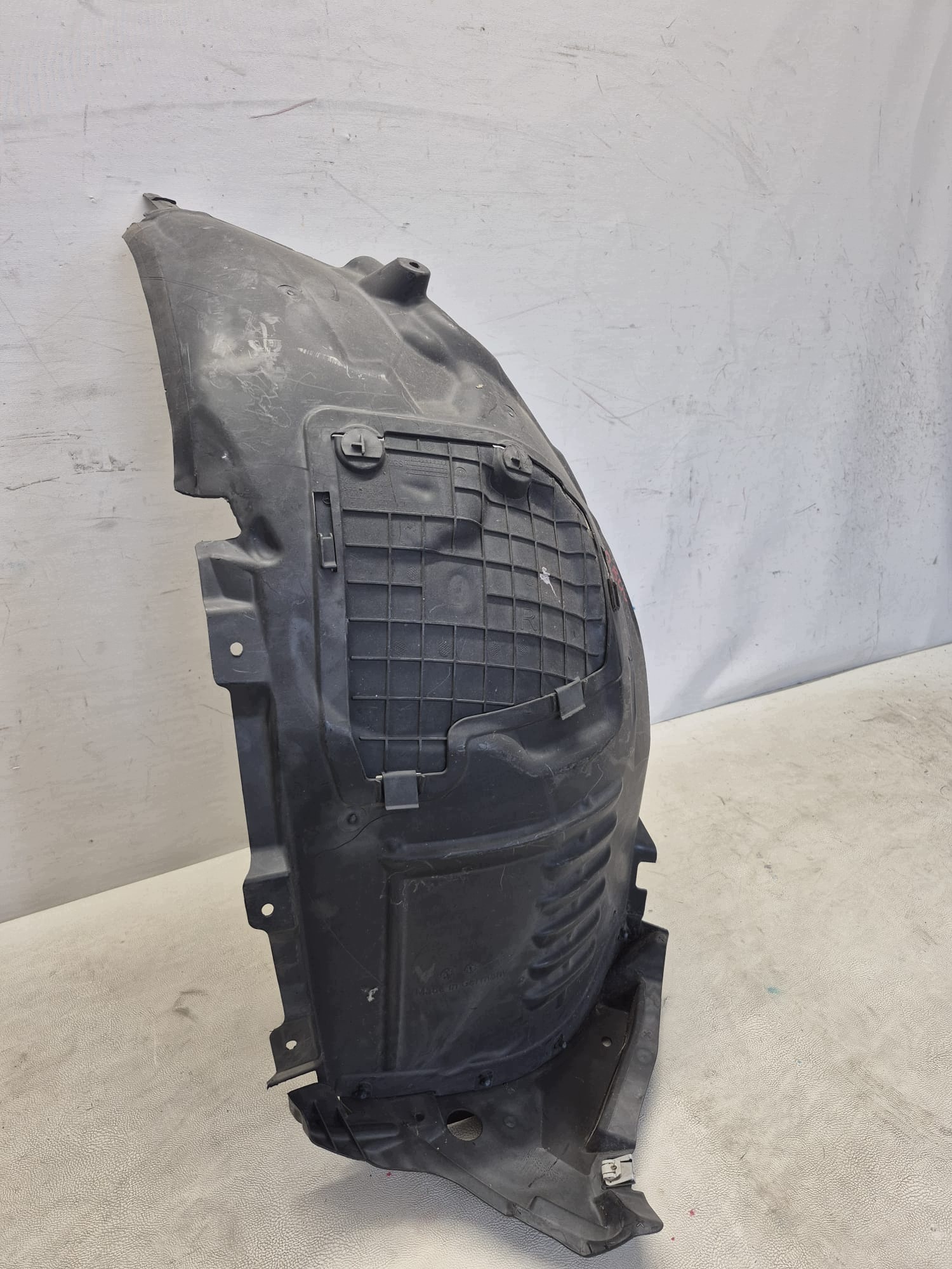 MERCEDES C-KLASA W205 mudguard right front front A2056903201