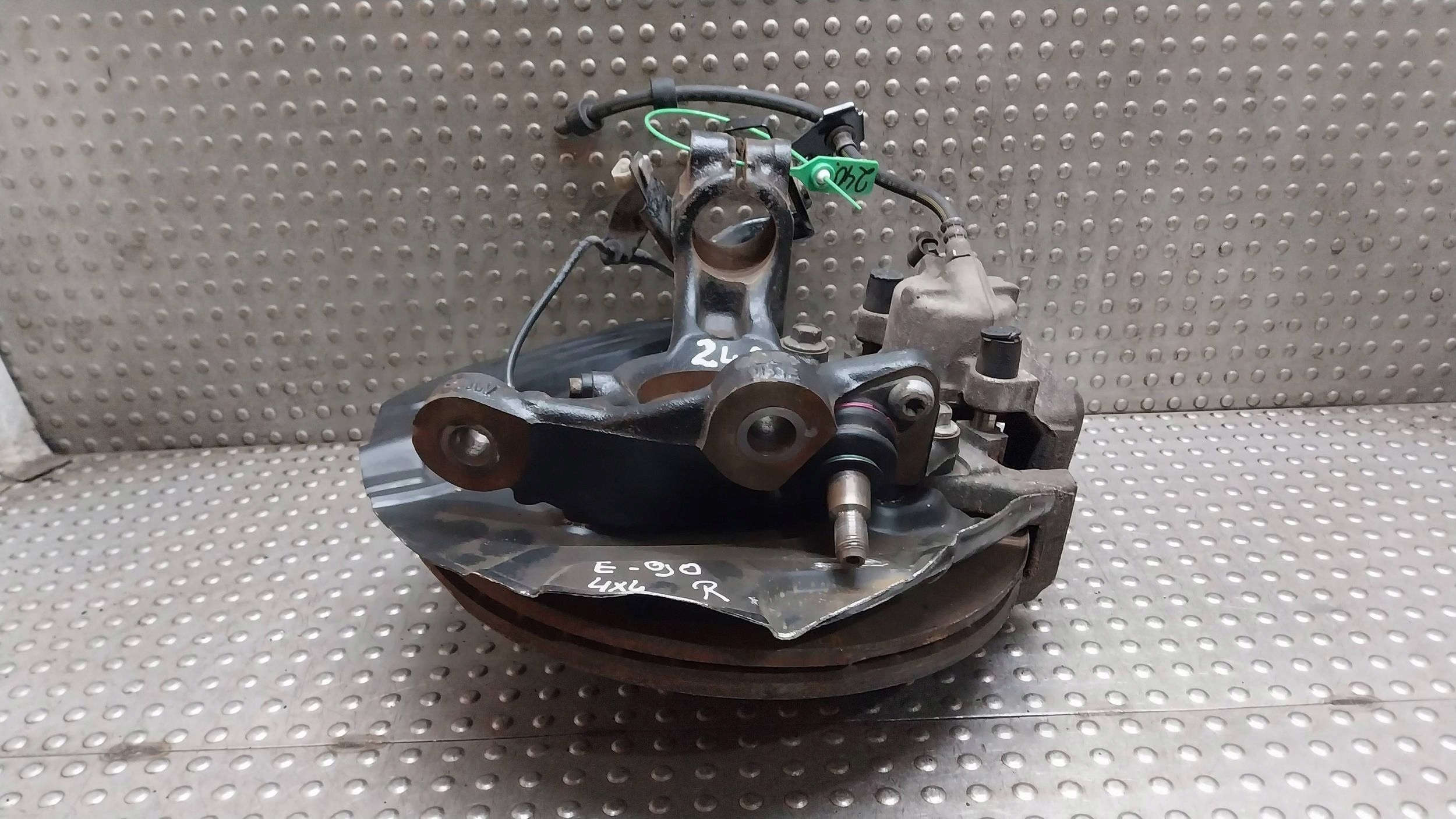 otoč čepu třmen pravý předek KPL 6768996 BMW E90 E91 E92 XDRIVE