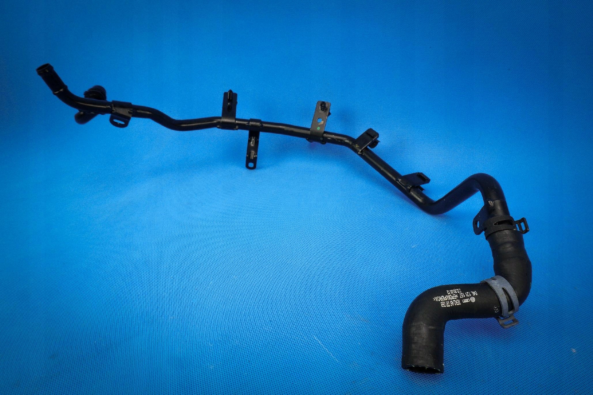 pipe wodna Audi A4 A5 A6 Q5 04L122157BA 2.0TDI