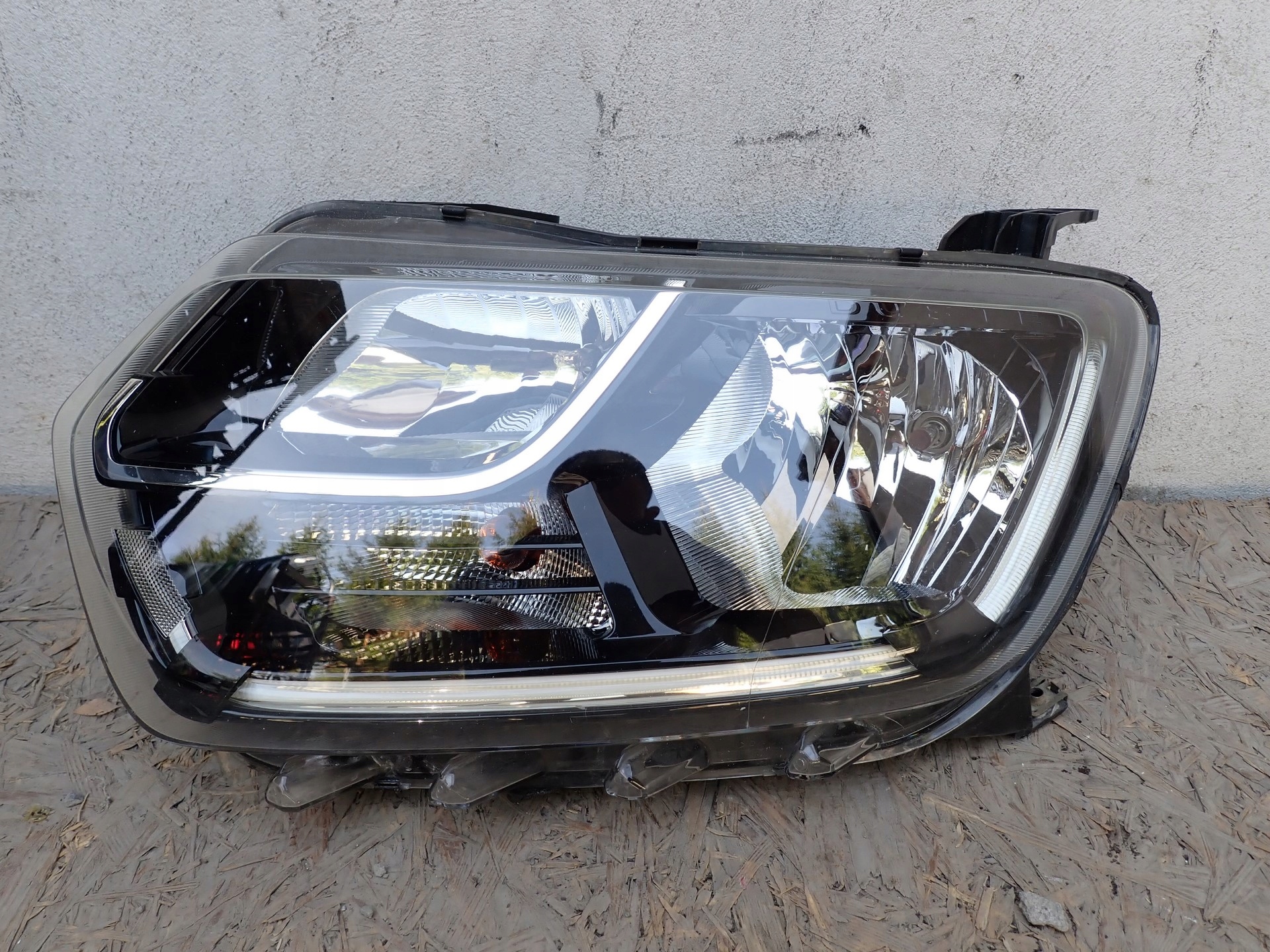 light left REFLEKTOR left LED DACIA DUSTER 2 II HM 2017-2021R 260609367R