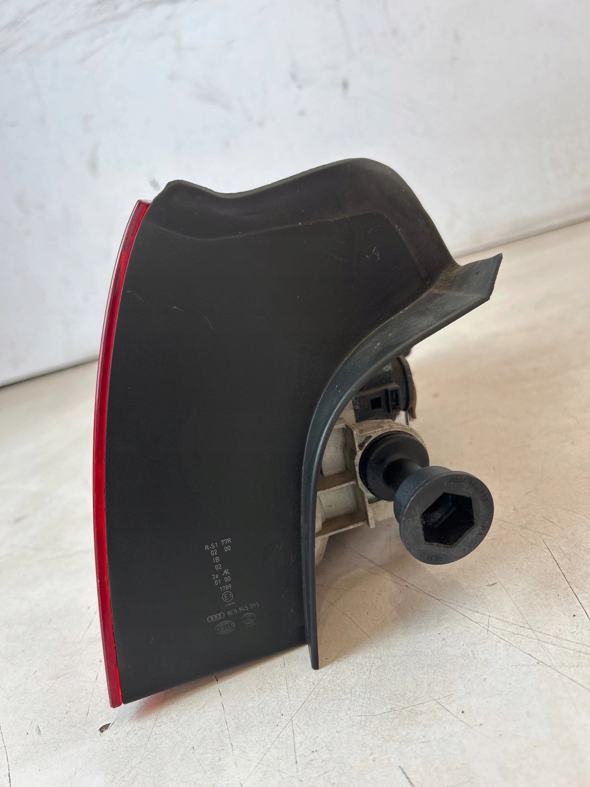 light rear part rear left w fender Audi A4 B7 sedan
