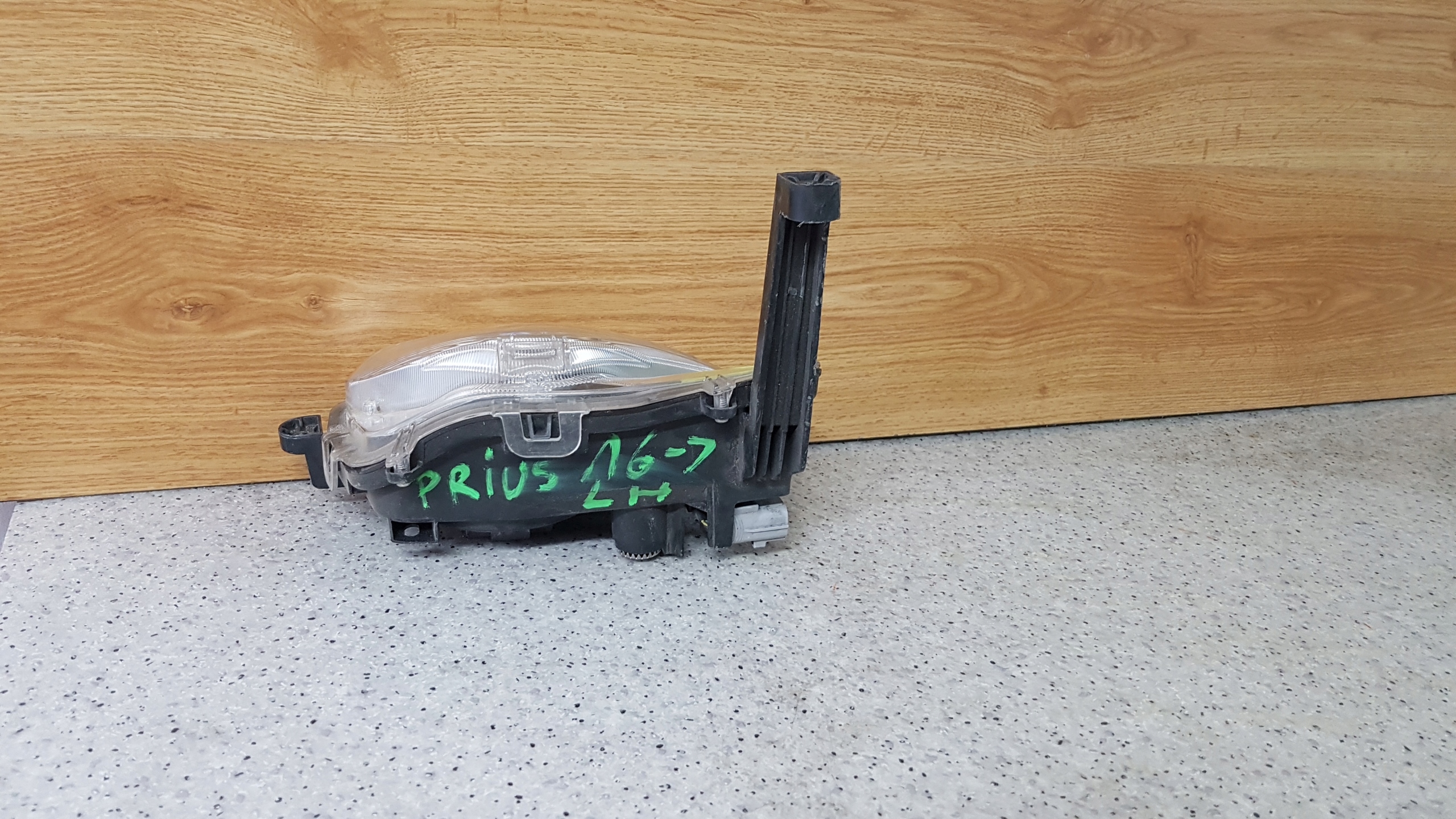 TOYOTA PRIUS IV 4 2016 - LED DRL left D 78