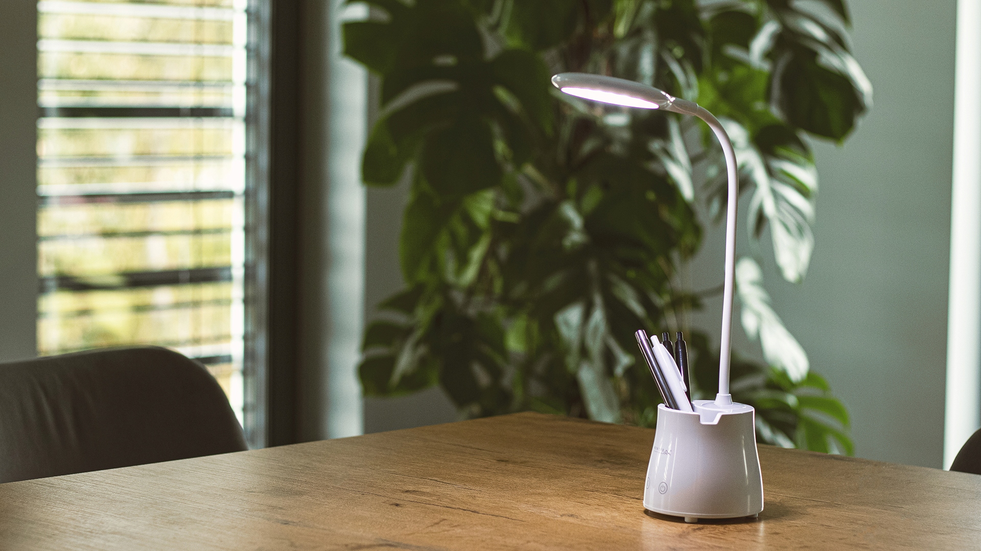 LAMPKA BIURKOWA LED BIURKO LAMPA STOJAK SMD 3BARWY TRYBY AKUMLATOR Średnica/szerokość klosza 8.7 cm