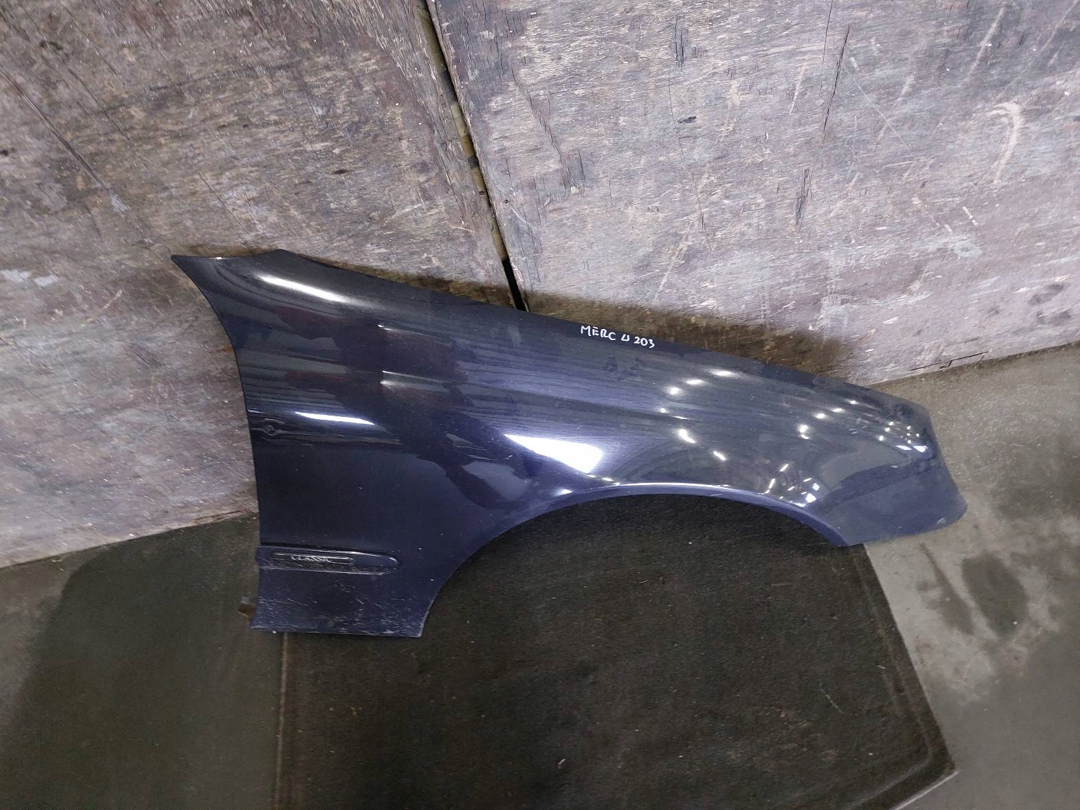 fender right front MERCEDES-BENZ W203