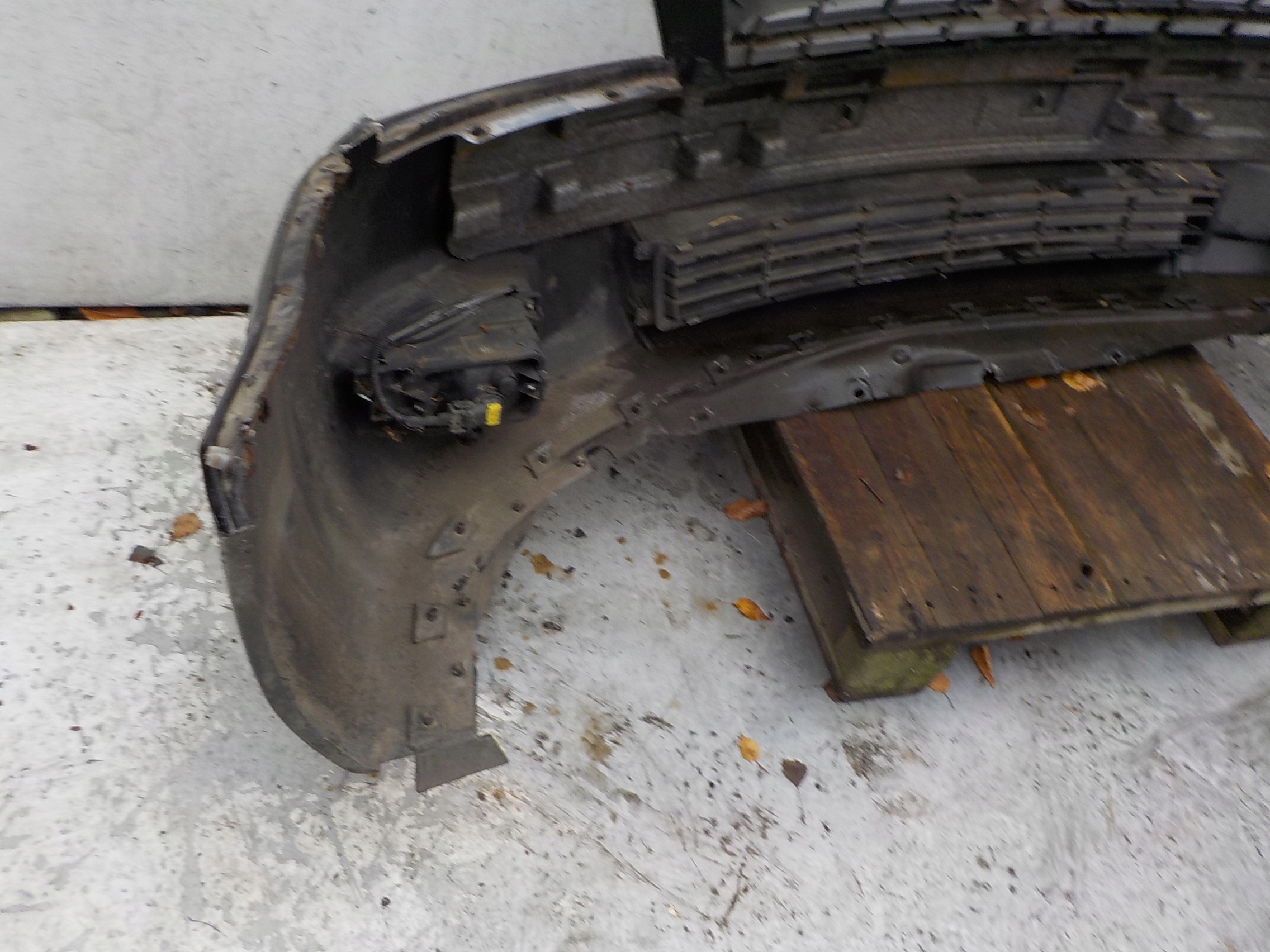 41 KIA SEDONA bumper front front