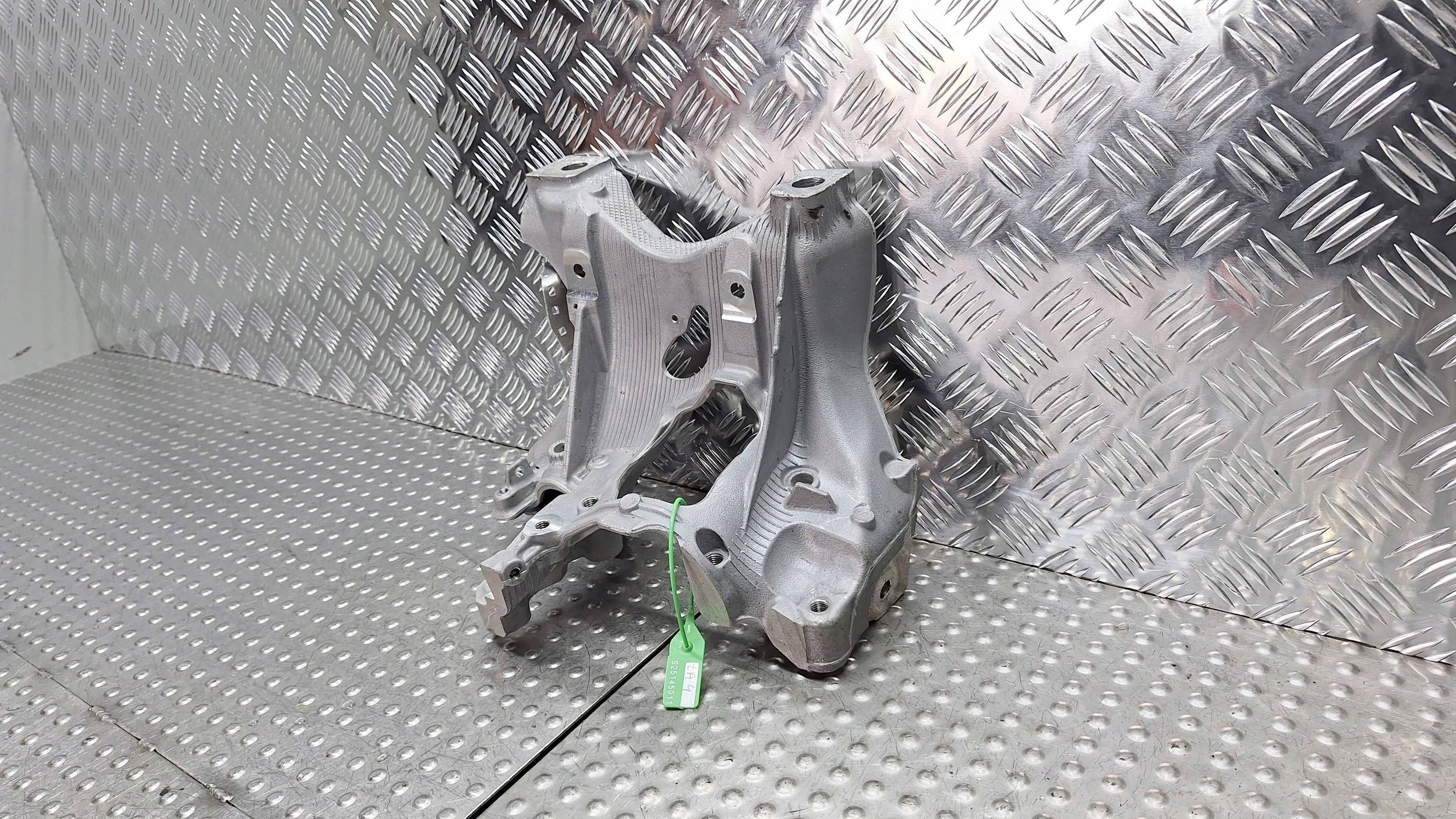 console engine mount right front 8B3399296 AUDI A5 B10 A6 C9 QUATTRO