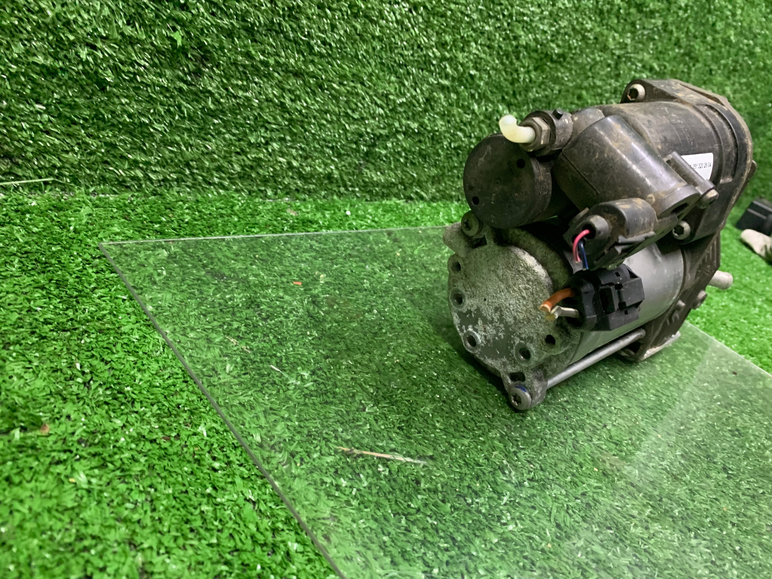 MERCEDES R-KLASA 251 W251 compressor; springing A2513202604