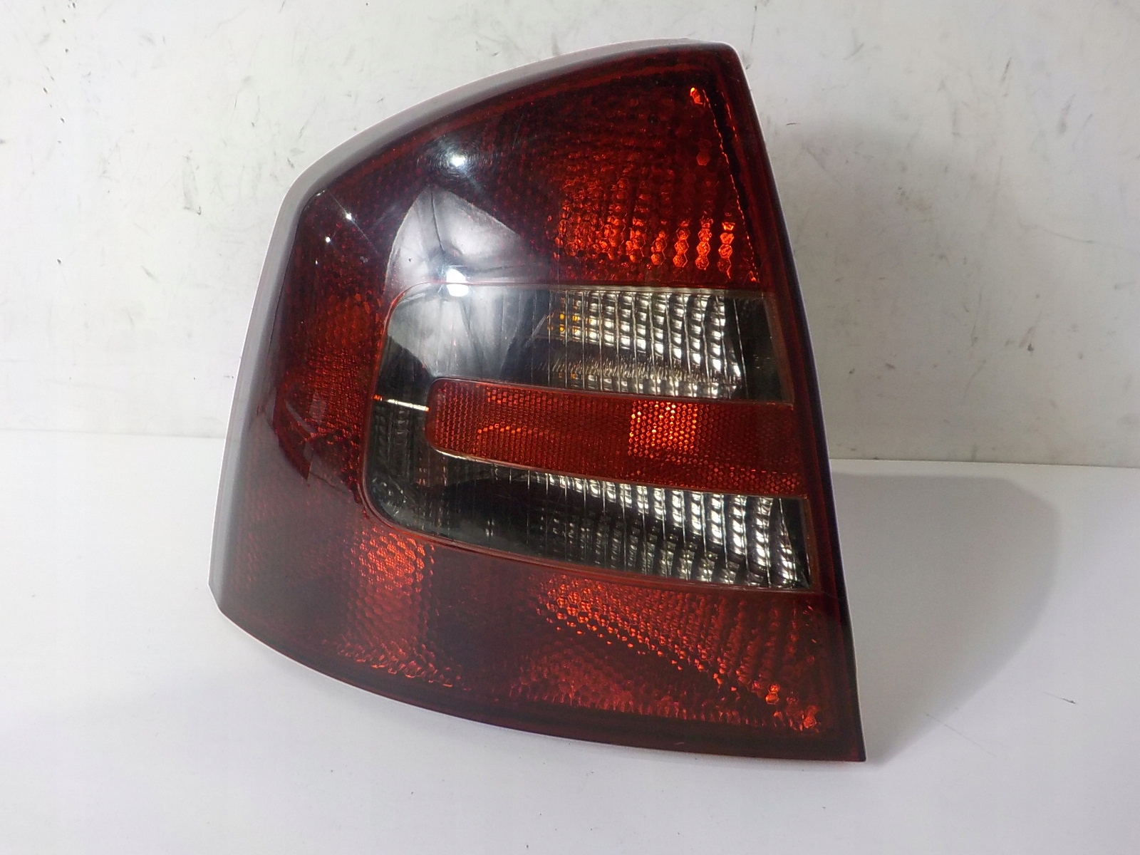 SKODA OCTAVIA II HB фонарь левый рестайлинг задний