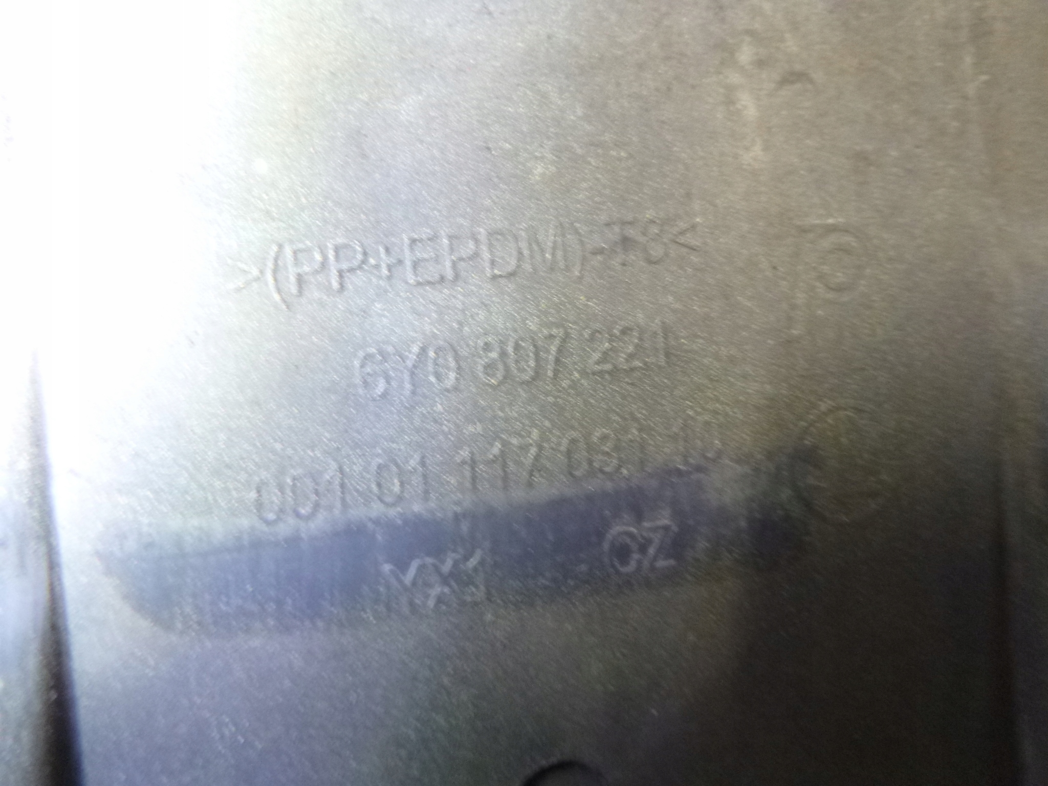 Frontstoßstange Skoda Fabia und 6260 2000r.