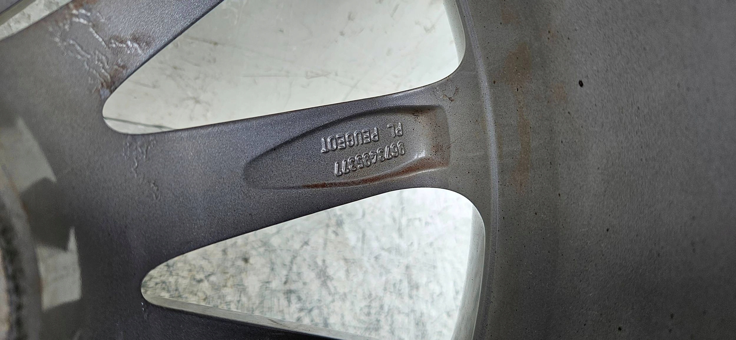Peugeot RCZ disk hliníkový disk 18" 9673495377