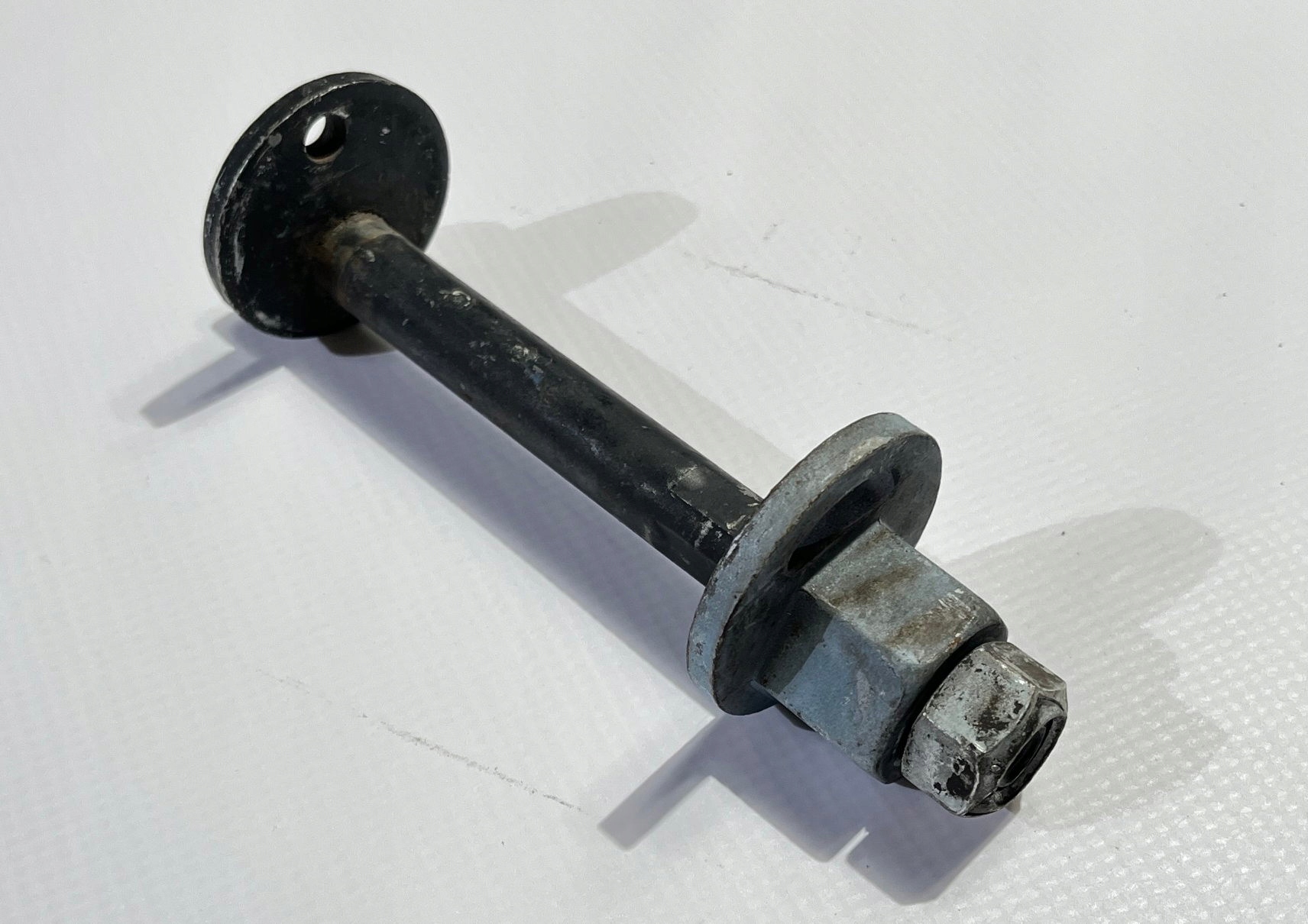Schraube regulacyjna Schrauben regulacyjne des Querlenkers Dodge RAM 1500 2019