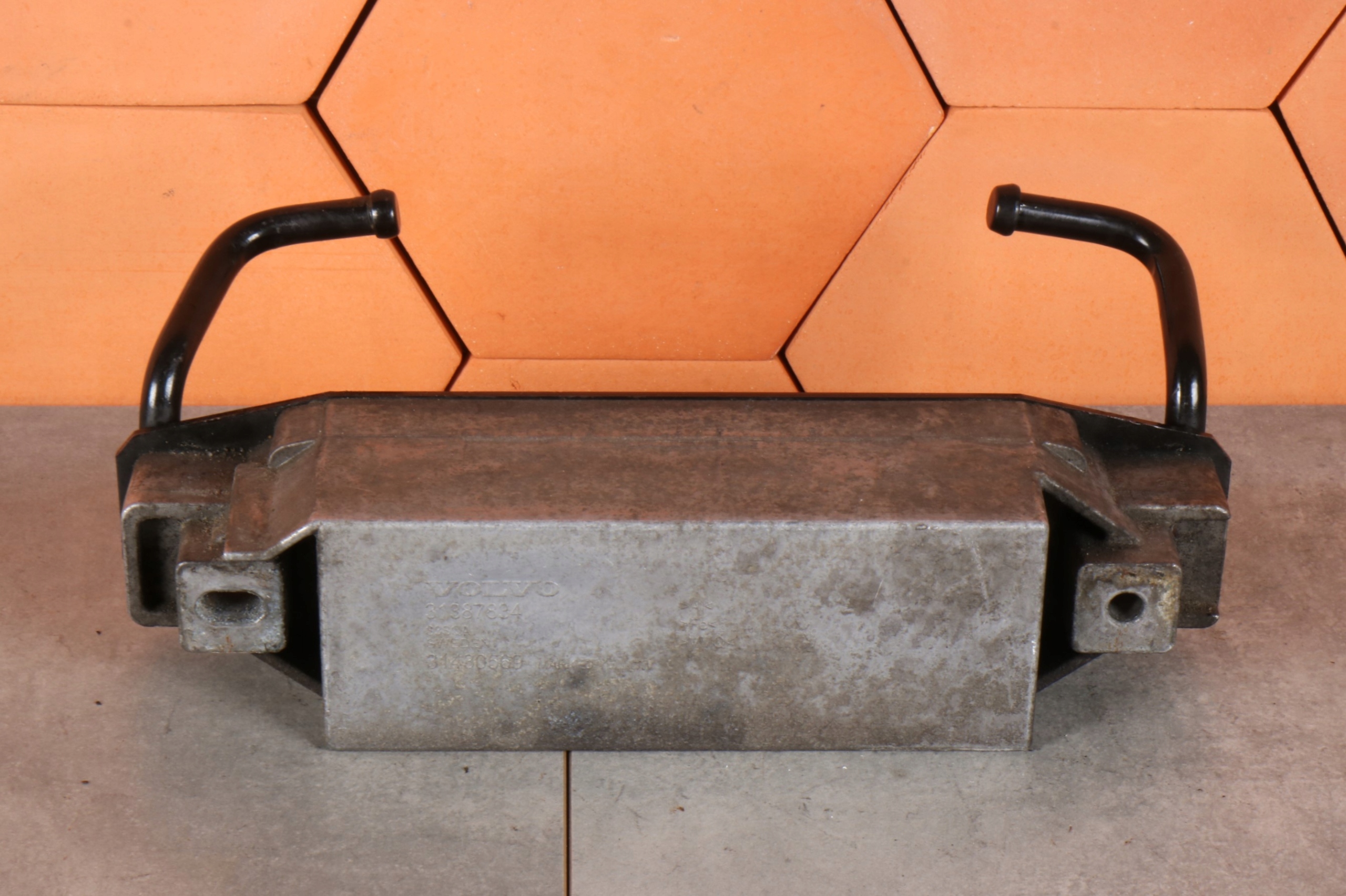 VOLVO XC60 and bracket console holder TLUMIKA 31387834