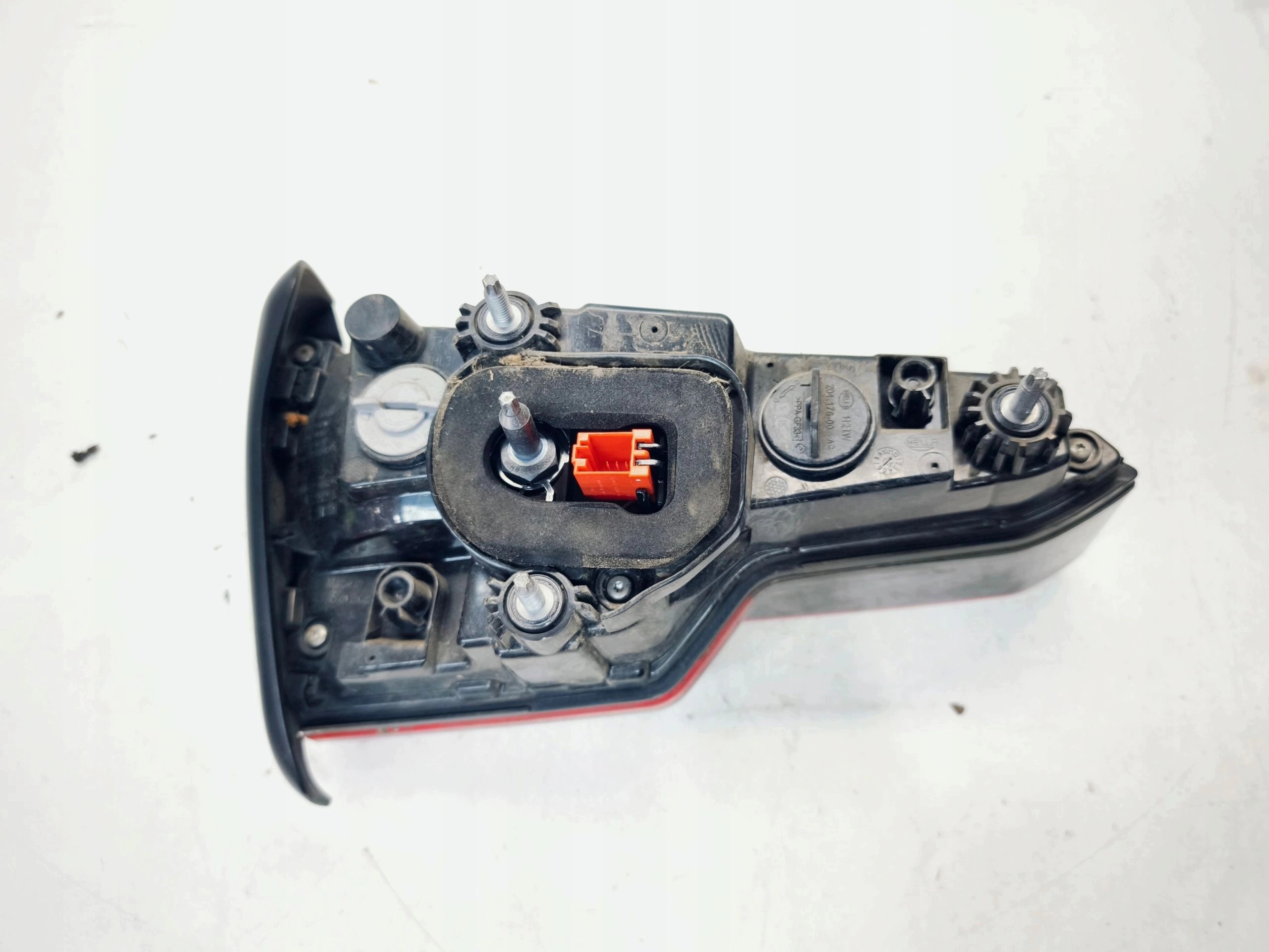 feu droite arrière du capot AUDI A4 B9 berline 8W5945076A normal