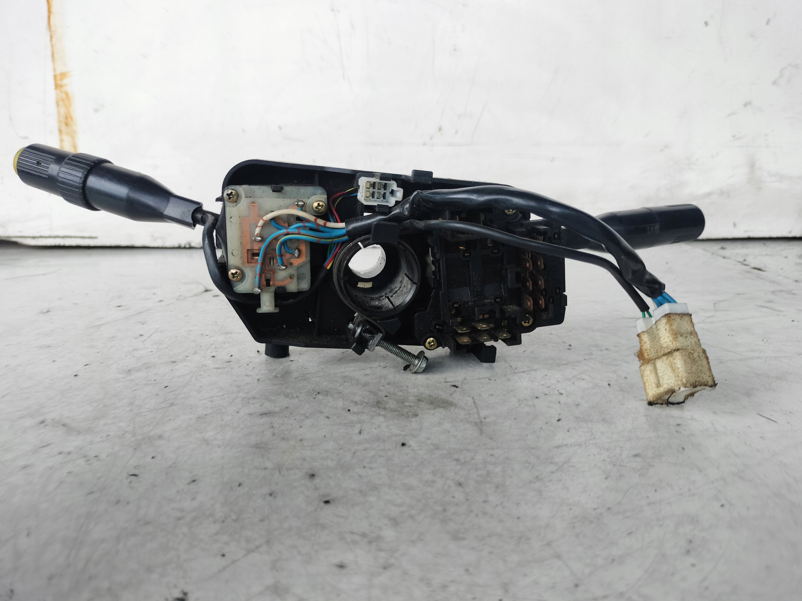 MAZDA MPV and steering wheel levers and controls
