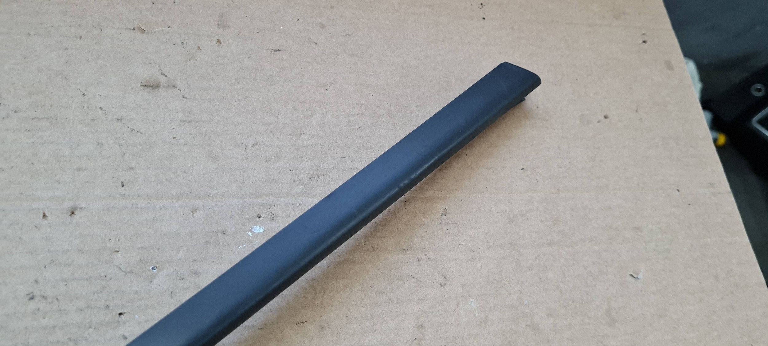 A6 C7 4G moulding gasket windows CZOLOWEJ left left front 4G0854327A
