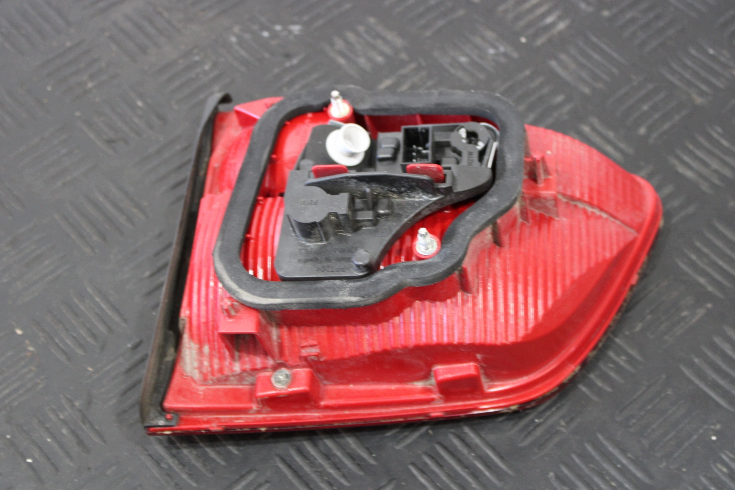light bonnet boot left rear part VW TOURAN 1T3 1T0 LIFT