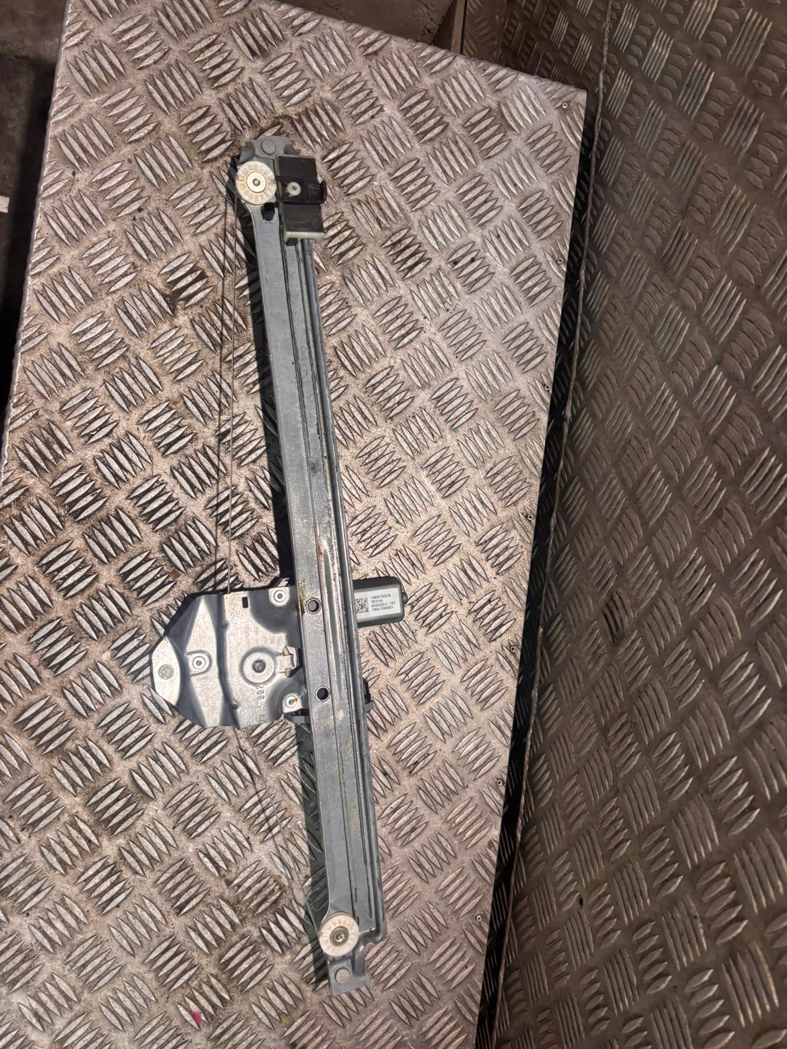 window regulator mechanism left front TRAFIC III VIVARO B 14-19 807216280R