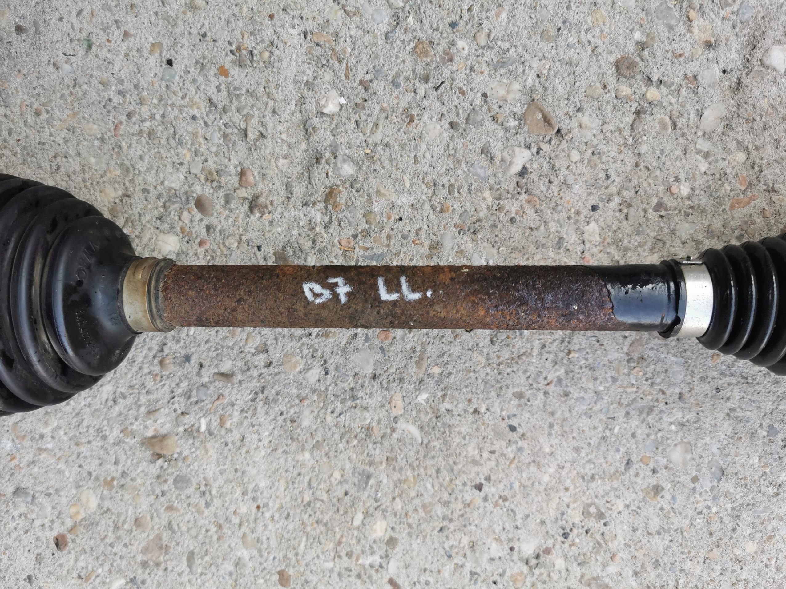 semi-axis short. left VW PASSAT B7 1.6 TDI 77KW 10-15