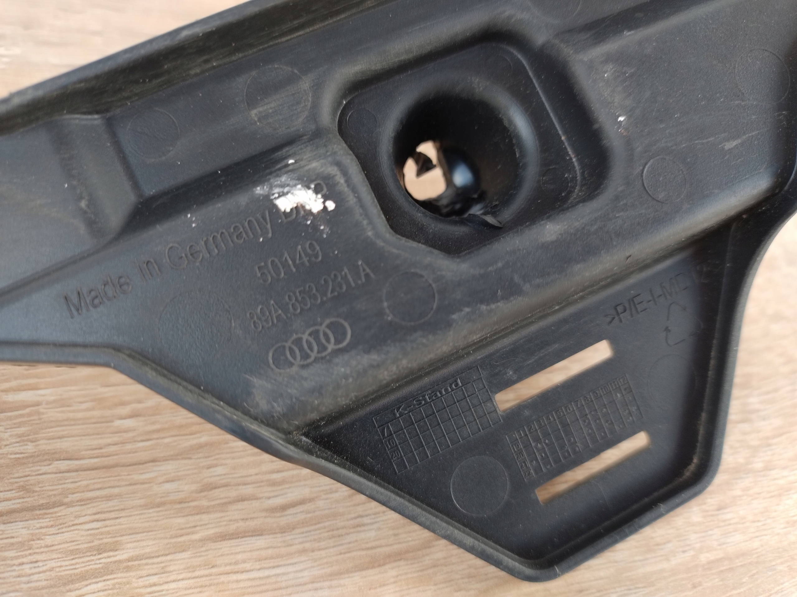 AUDI Q4 E-TRON console of a bumper support holder front KAMERY KA4/060
