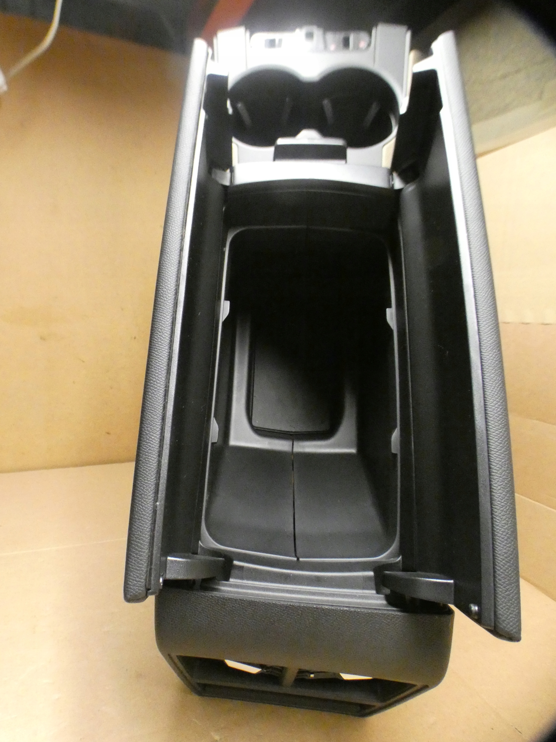 DS DS7 CROSSBACK CITROEN 2020 armrest passenger compartment TUNEL central