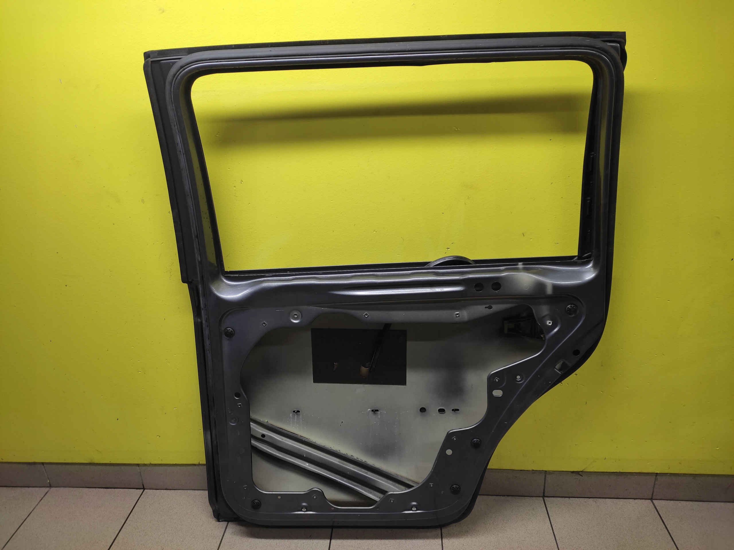 VW TOURAN door right rear part LAKIER LD7X