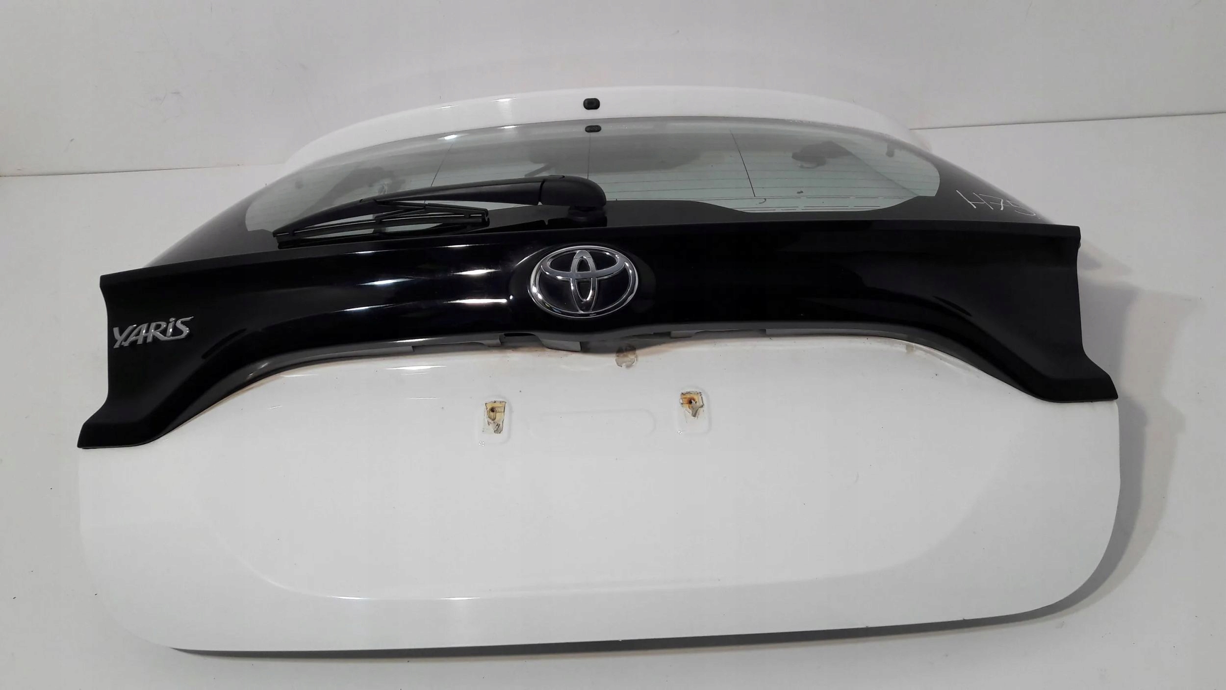 Toyota Yaris XP210 trunk door boot